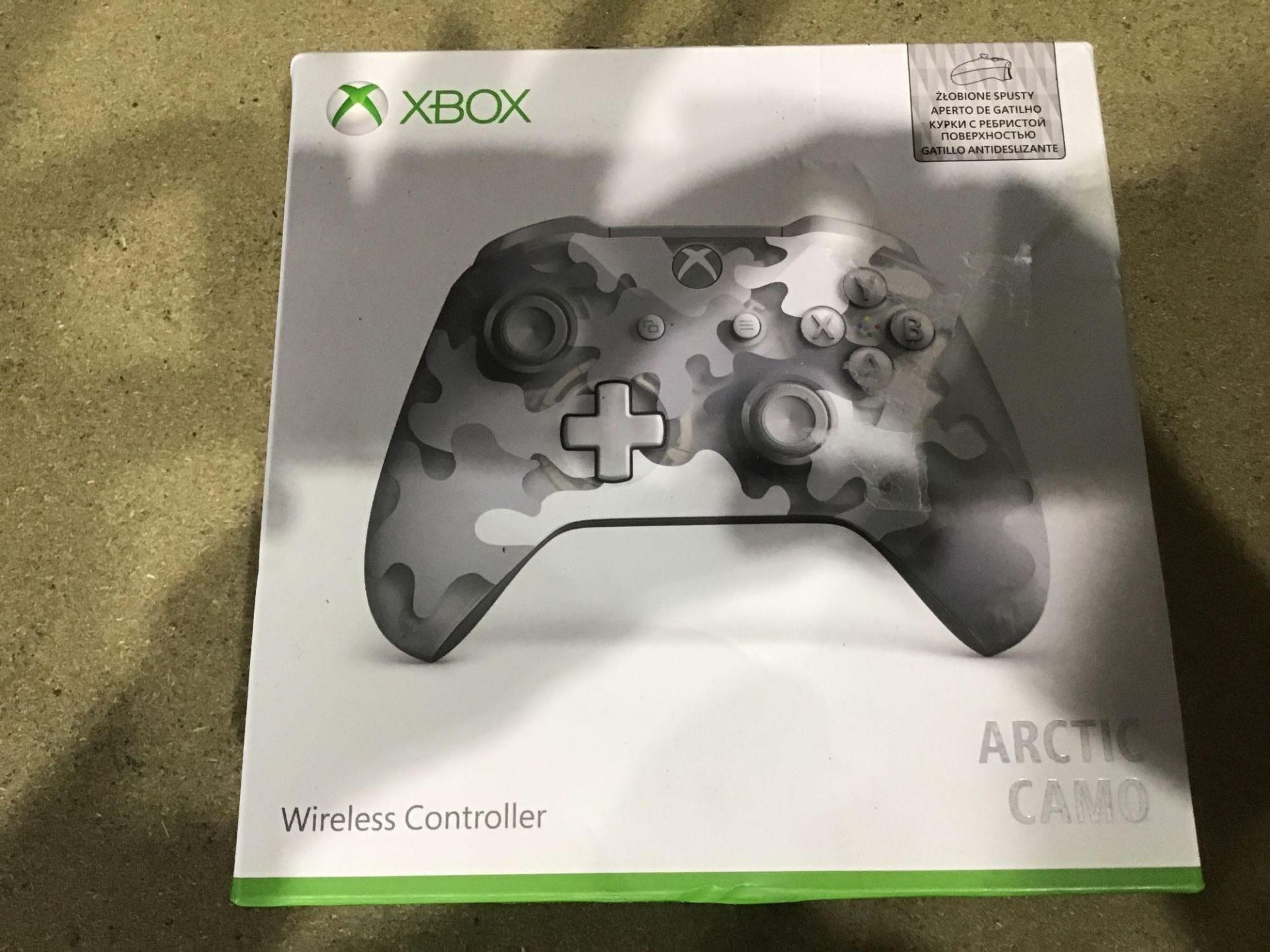 Official Xbox One Wireless Controller - Arctic Camo 735/2012 £64.99 RRP - Image 3 of 4