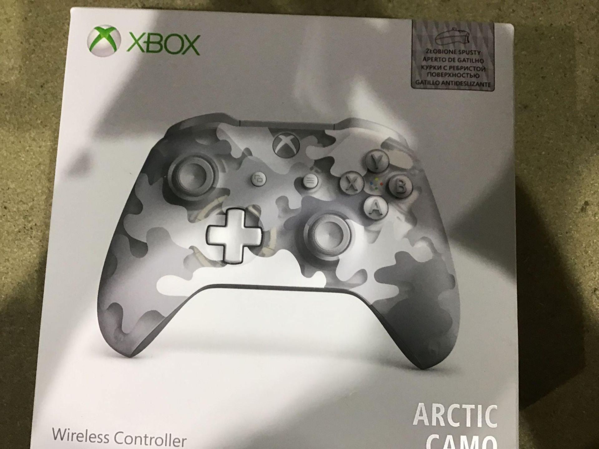 Official Xbox One Wireless Controller - Arctic Camo 735/2012 £64.99 RRP - Image 2 of 4