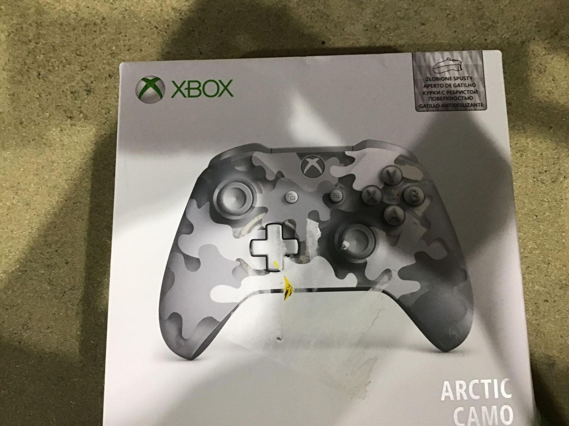 Official Xbox One Wireless Controller - Arctic Camo 735/2012 £64.99 RRP - Image 3 of 4