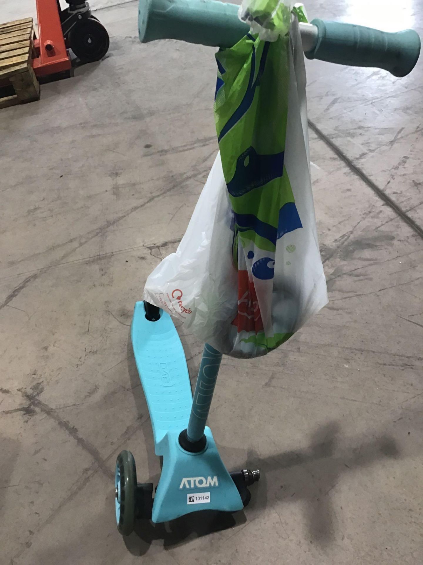 Atom Cruiser Scooter - Blue - £24.99 RRP - Image 2 of 4