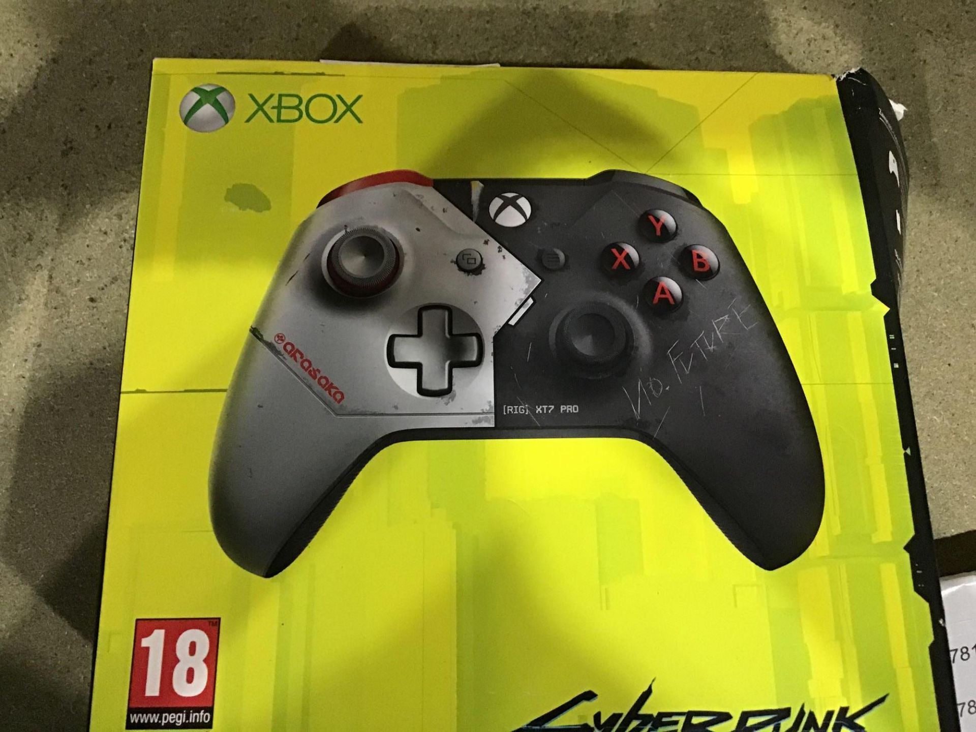 Official Xbox One Wireless Cyberpunk 2077 Controller 502/7686 £64.99 RRP - Image 2 of 4
