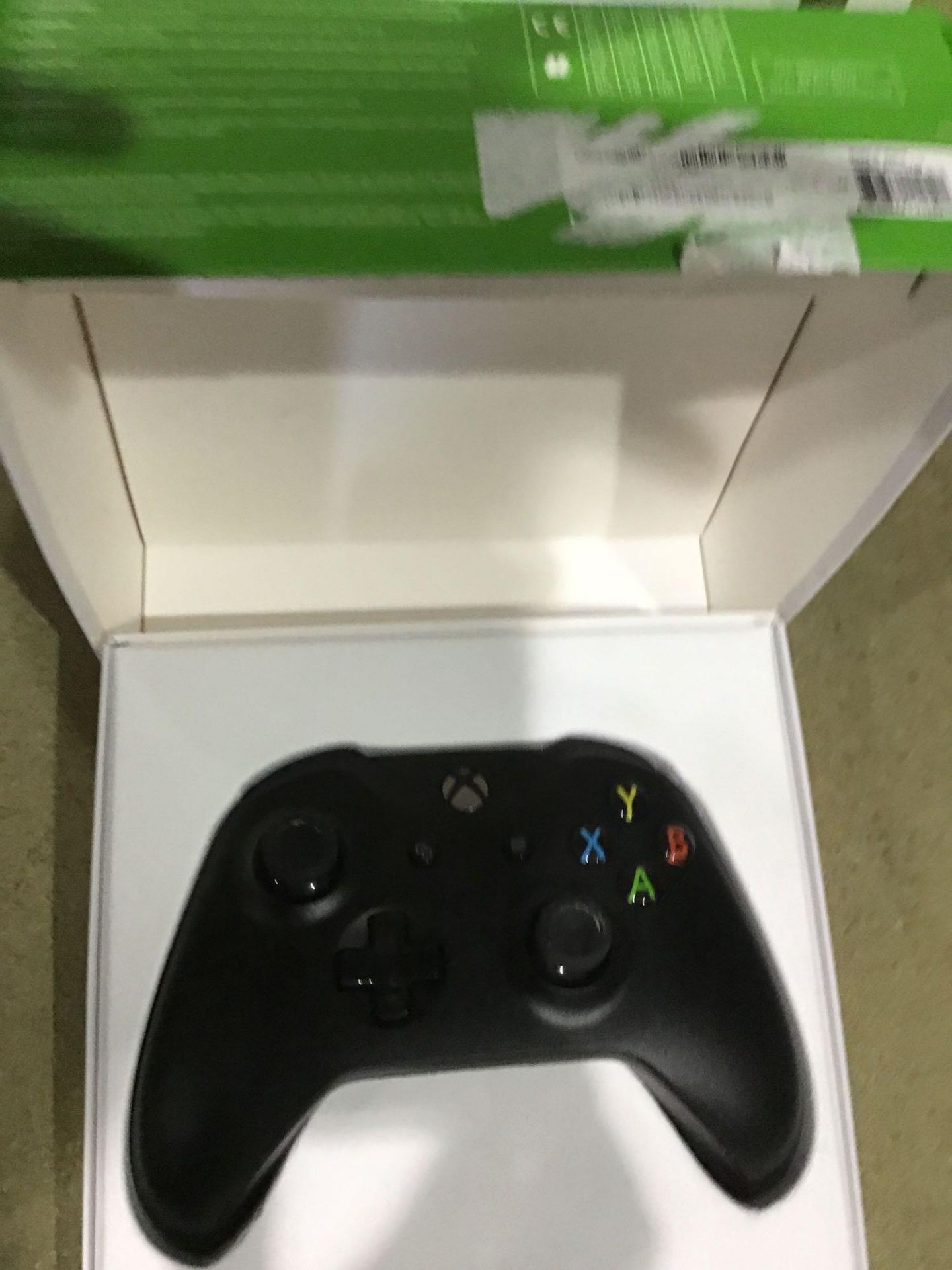 Official Xbox One Wireless Controller - Black 619/9582 £49.99 RRP - Image 3 of 4