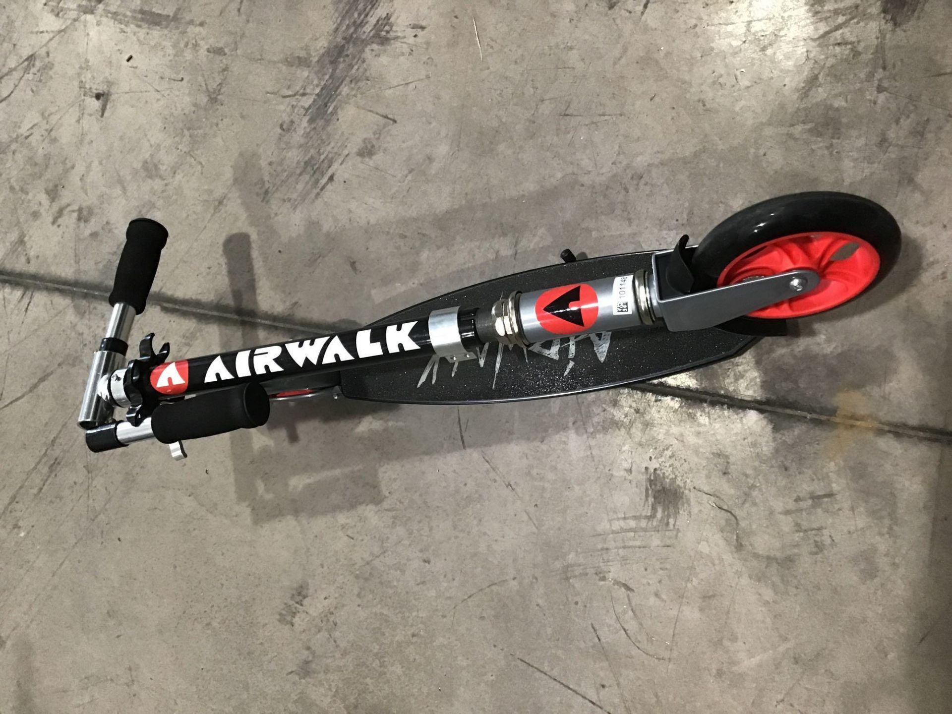 Airwalk Big Switch Folding Scooter 937/9251 £34.99 RRP - Image 3 of 4