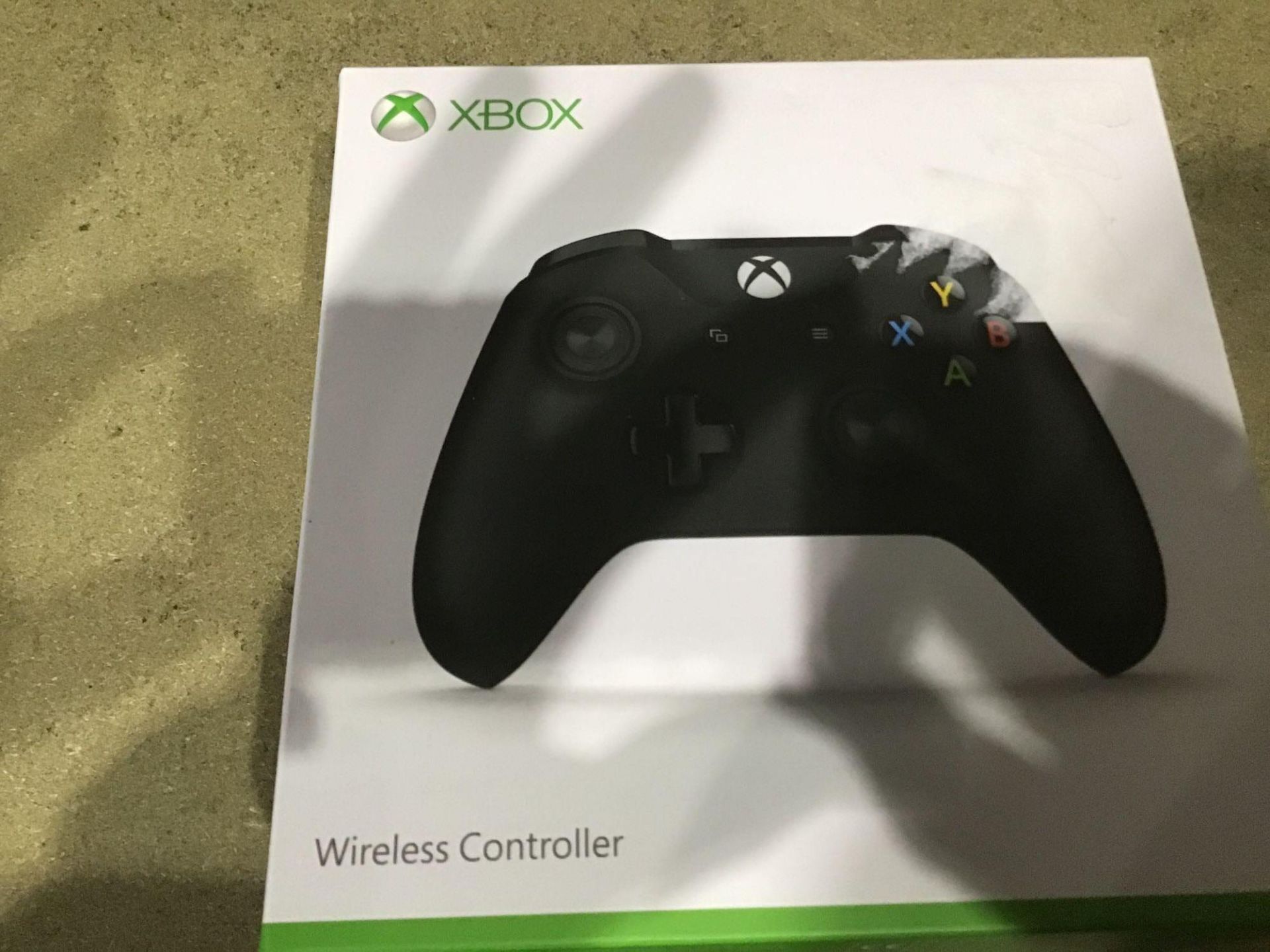 Official Xbox One Wireless Controller - Black 619/9582 £49.99 RRP - Image 2 of 4