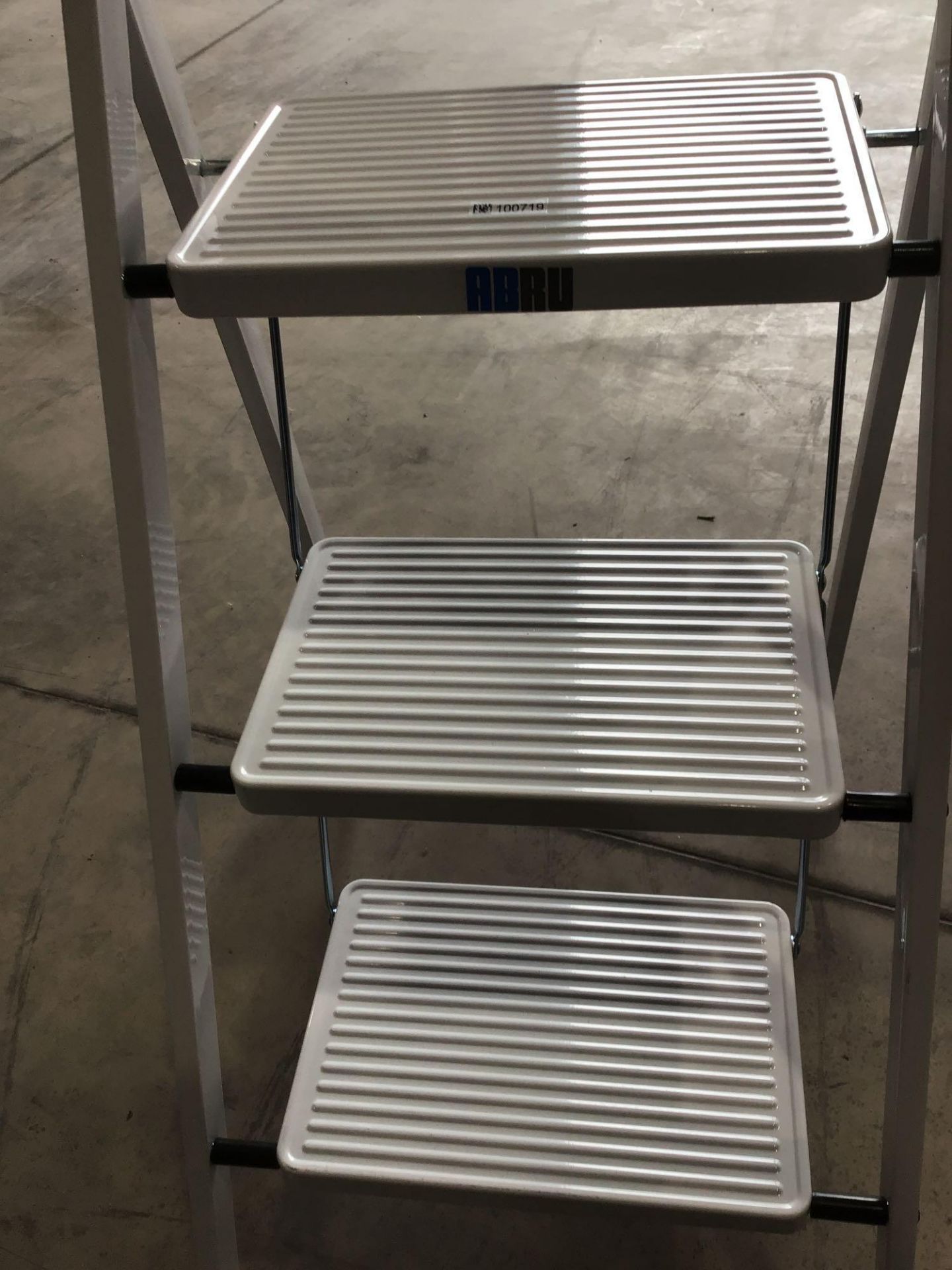 Abru 3 Step Handy Stepstool 2.43m *SWH 796/9065 £20.00 RRP - Image 3 of 4