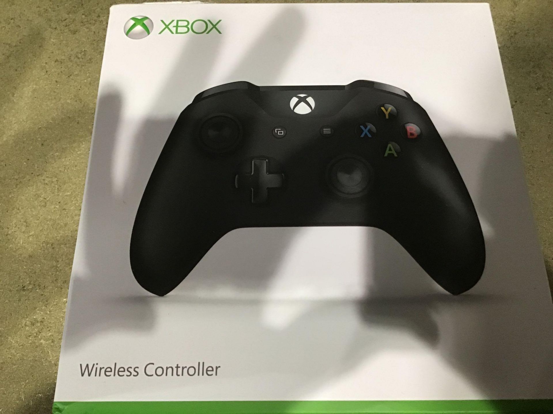 Official Xbox One Wireless Controller - Black 619/9582 £49.99 RRP - Image 3 of 4