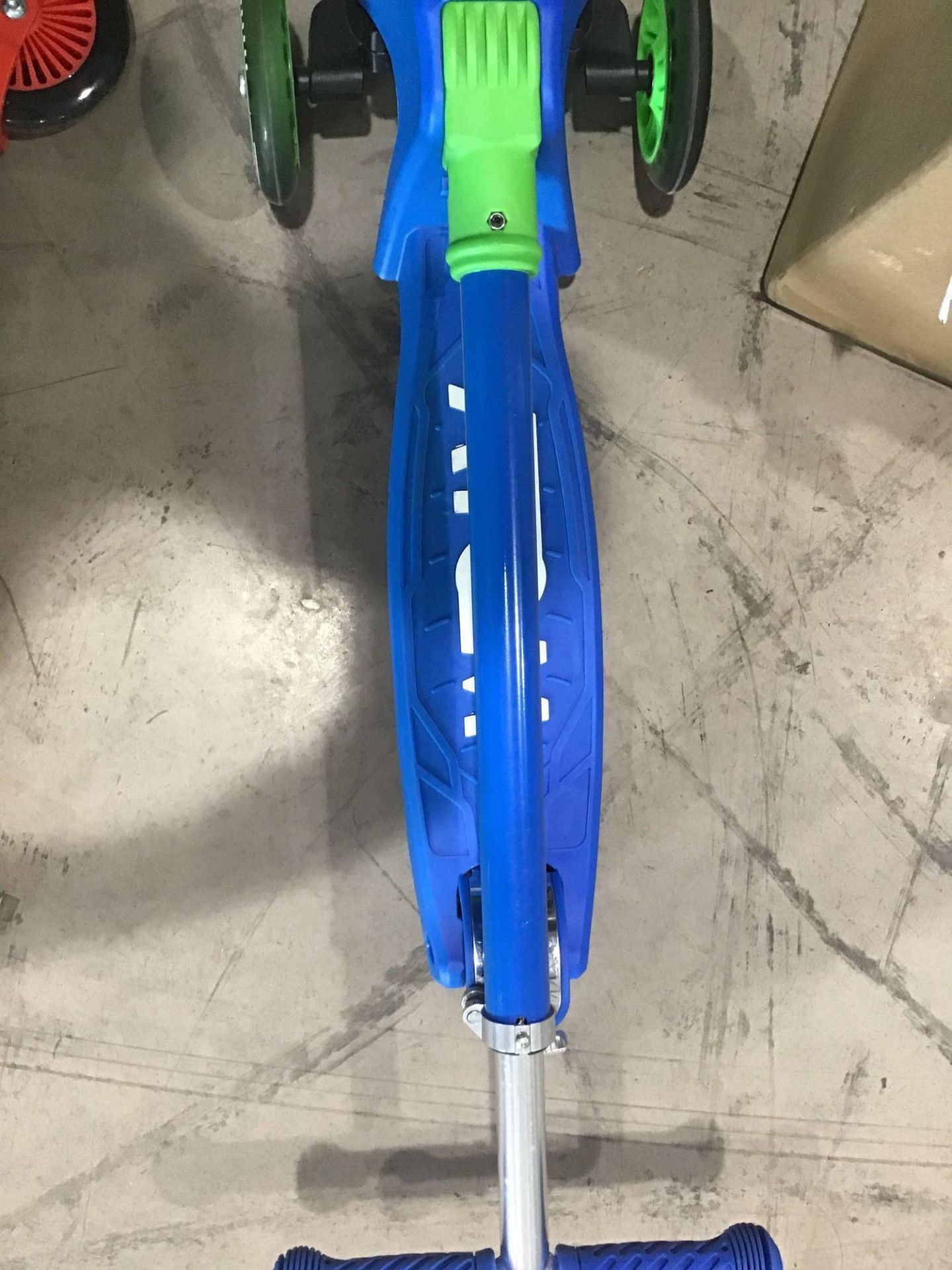 Atom Navigator Scooter - Blue - £29.99 RRP - Image 3 of 4