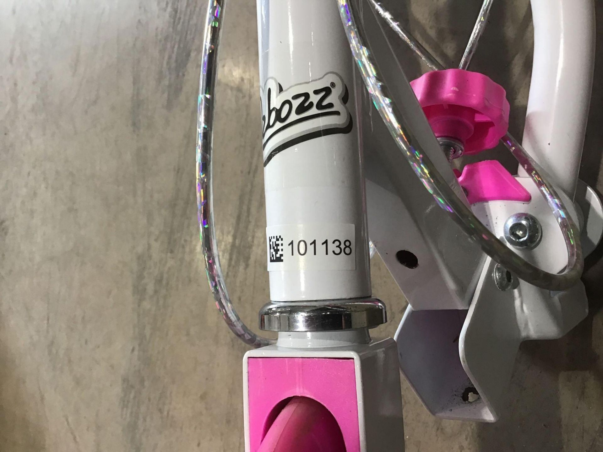 Ozbozz Scissor Scooter - Pink - £49.99 RRP - Image 4 of 4