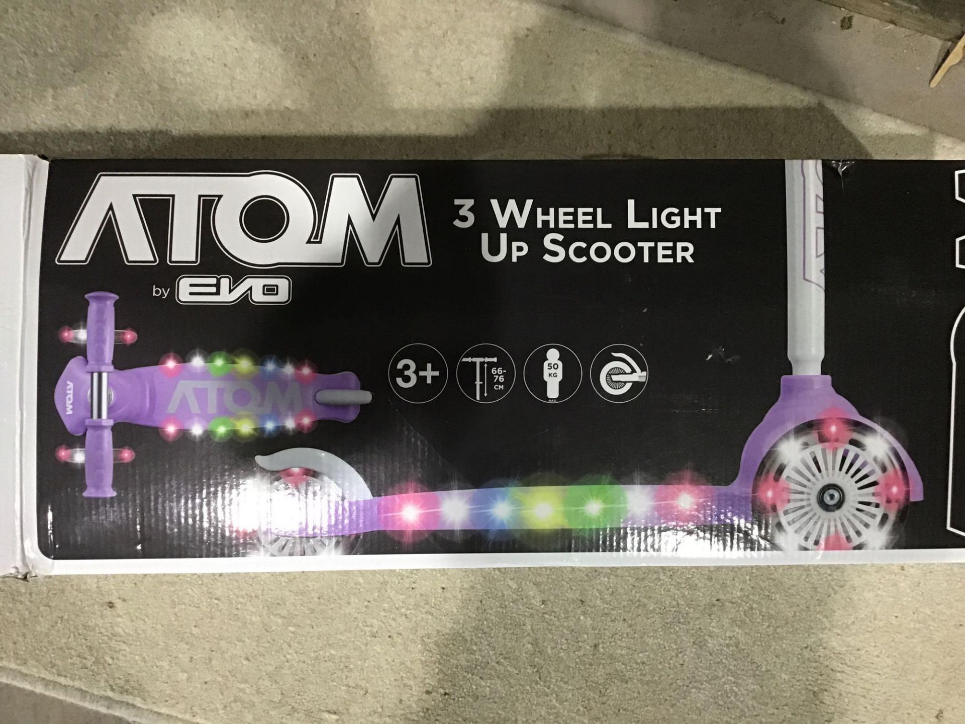 Atom Light Up Tri Scooter - £24.99 RRP - Image 2 of 4