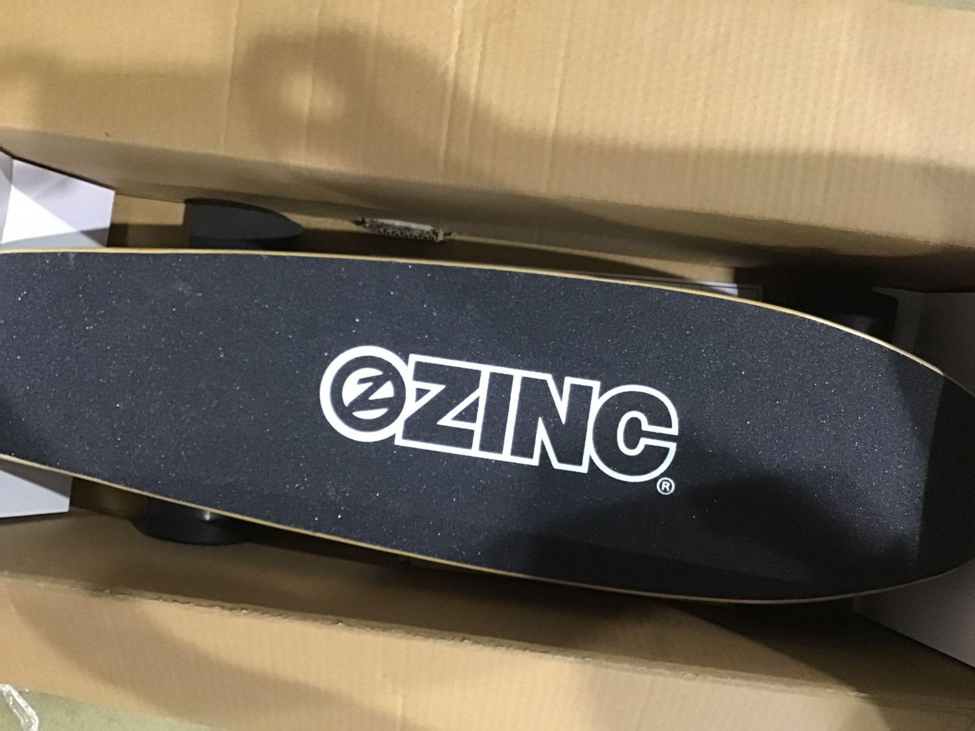 Zinc Electric Cruiser Skateboard (849/6300) - £69.99 RRP - Image 2 of 4