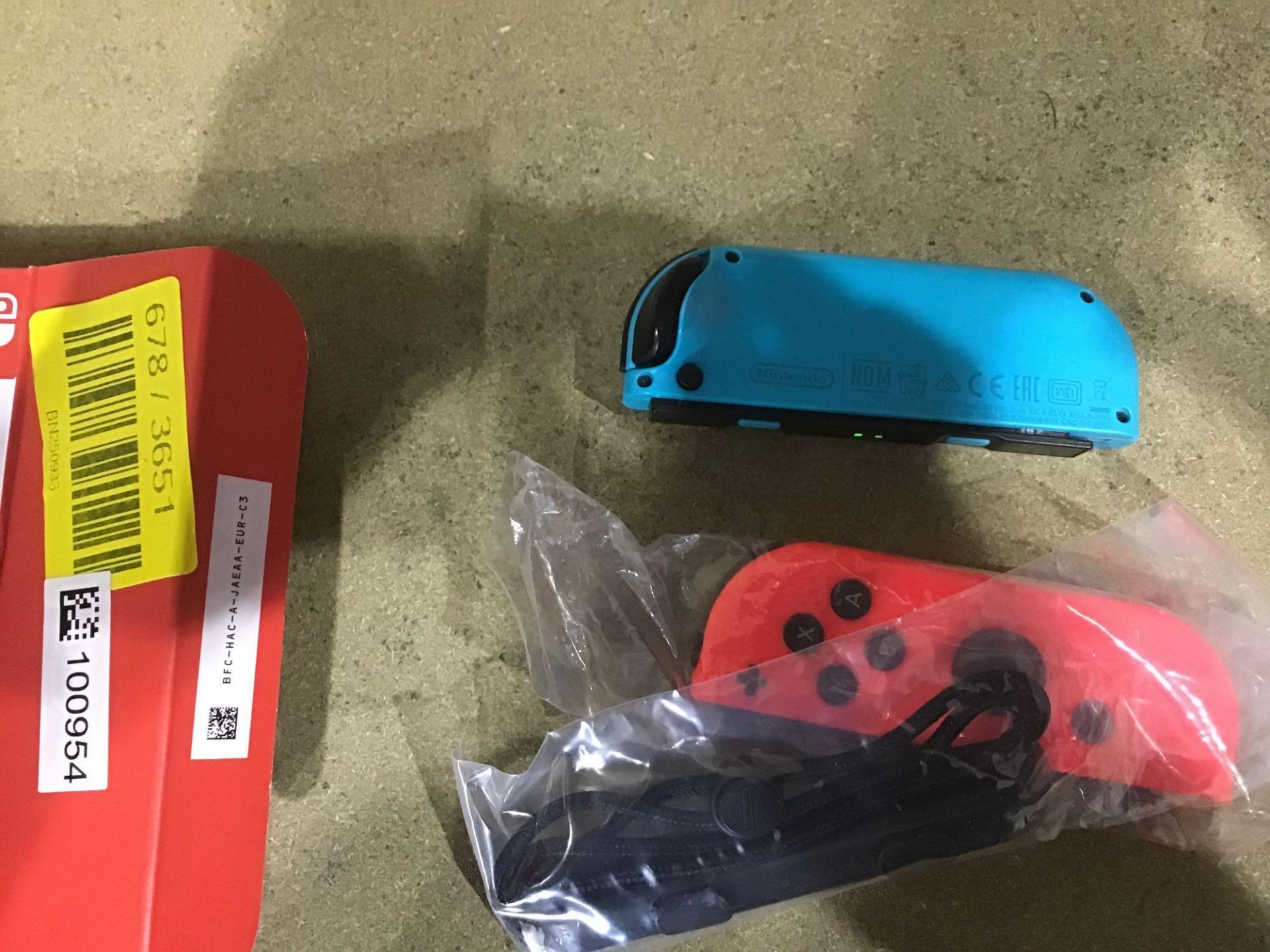 Nintendo Switch Joy-Con Controller Pair - Neon Red and Blue (678/3651) £69.99 RRP - Image 2 of 4