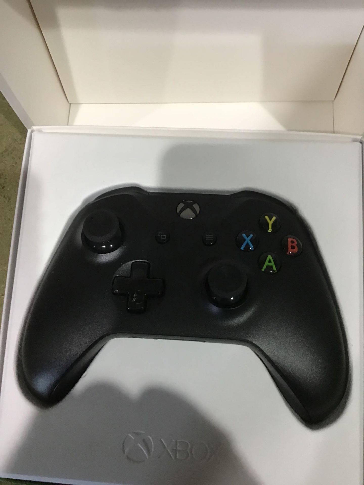 Official Xbox One Wireless Controller - Black 619/9582 £49.99 RRP - Image 2 of 4