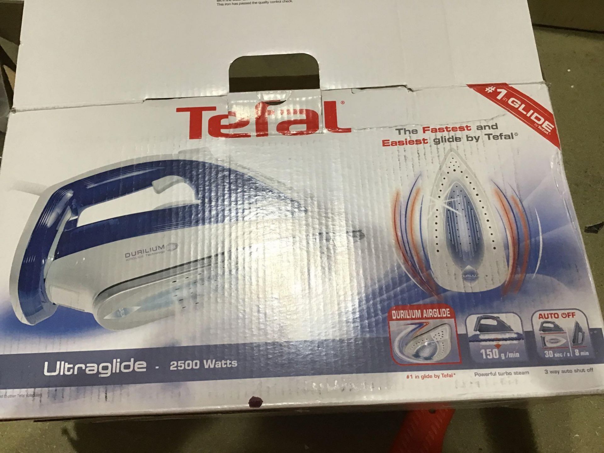 Tefal FV4090 Ultraglide Steam Iron, 2500 W £39.00 RRP - Image 3 of 4