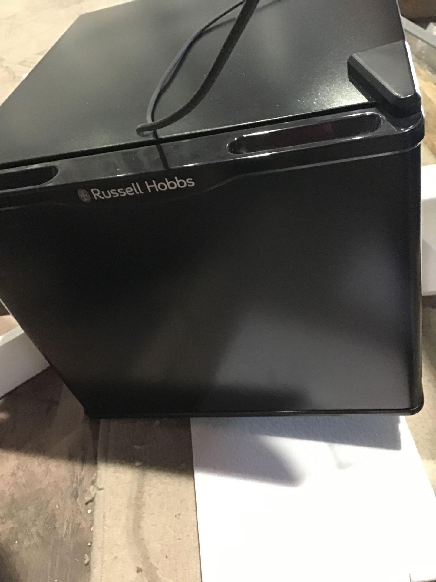 Russell Hobbs RHCLRF17B Black 17 Litre Counter Top Cooler [Energy Class A] £66.99 RRP - Image 2 of 4