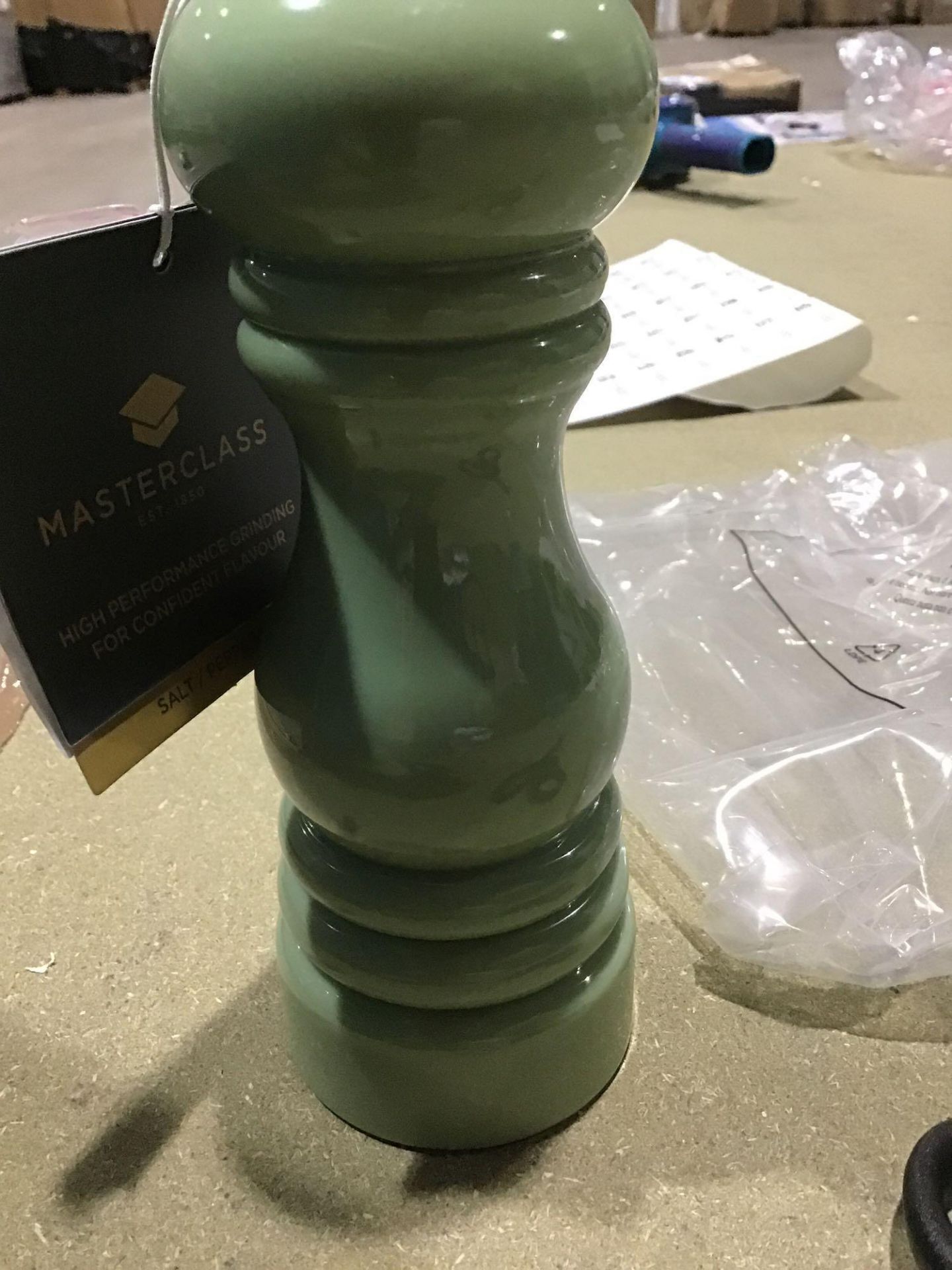 MasterClass Salt Or Pepper Mill - Green - Image 2 of 4