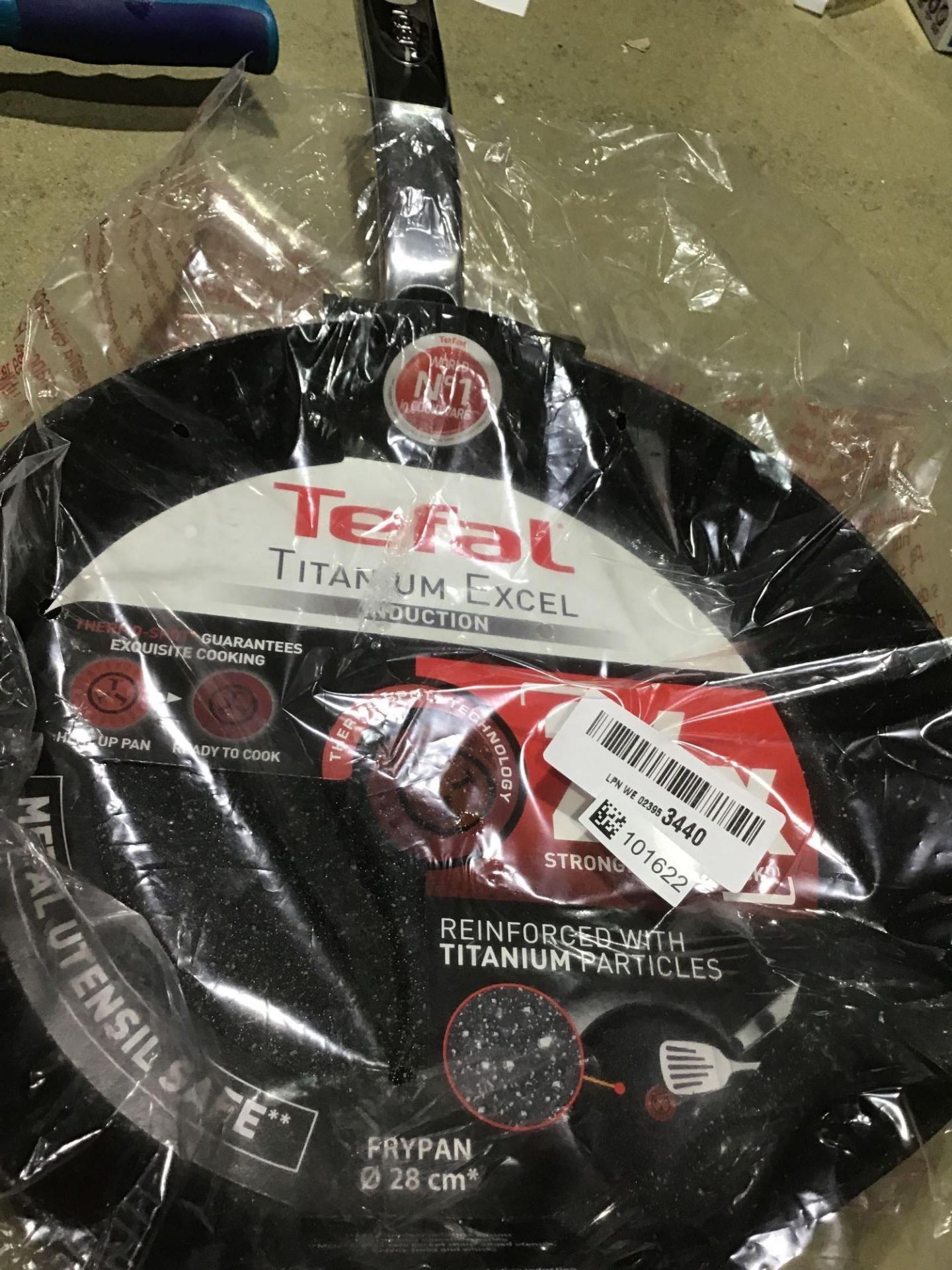 Tefal Titanium Excel 28cm Frying Pan - £35.00 RRP - Image 2 of 4