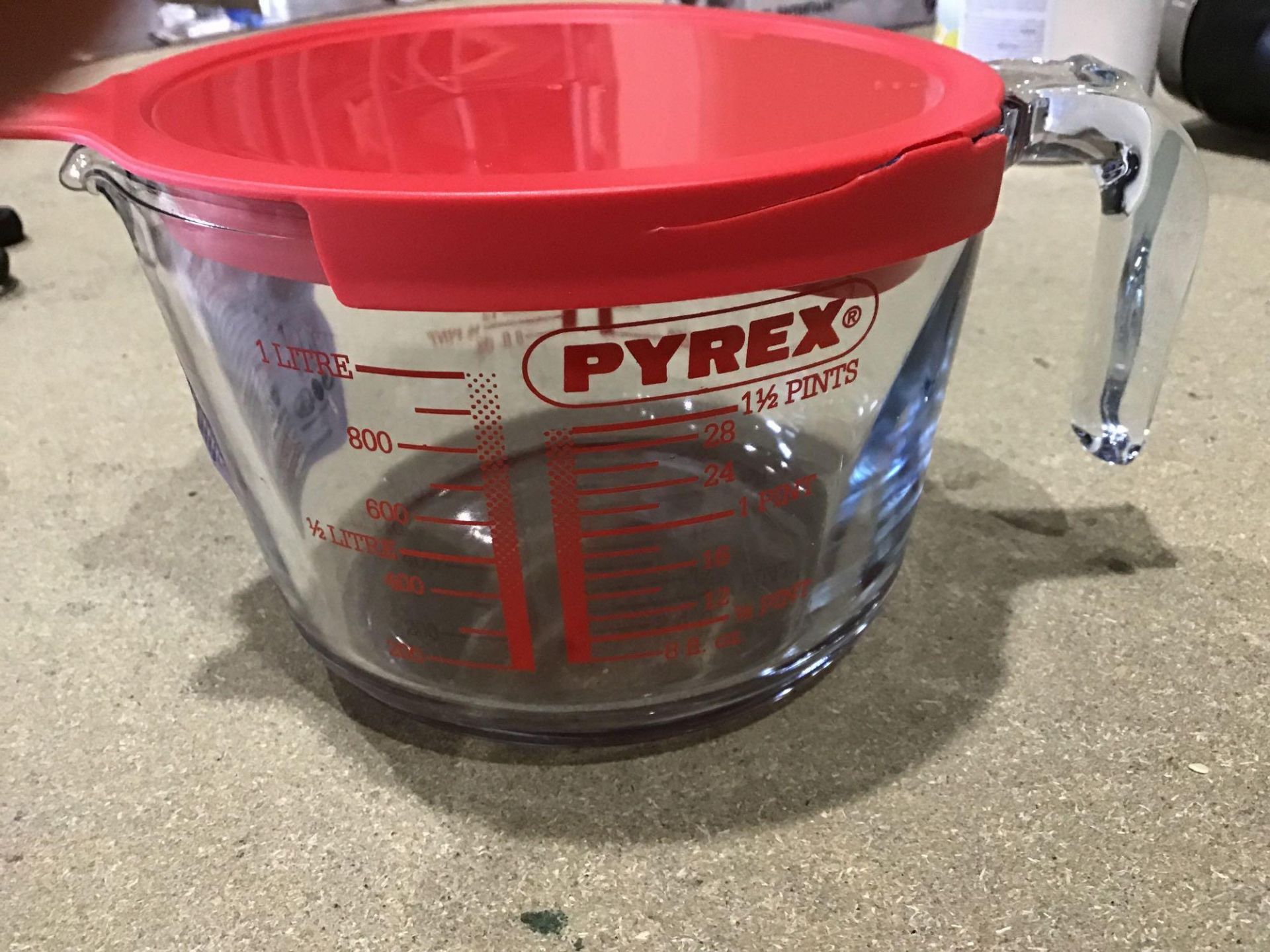 Pyrex 1L Measuring Jug with Lid £12.99 RRP