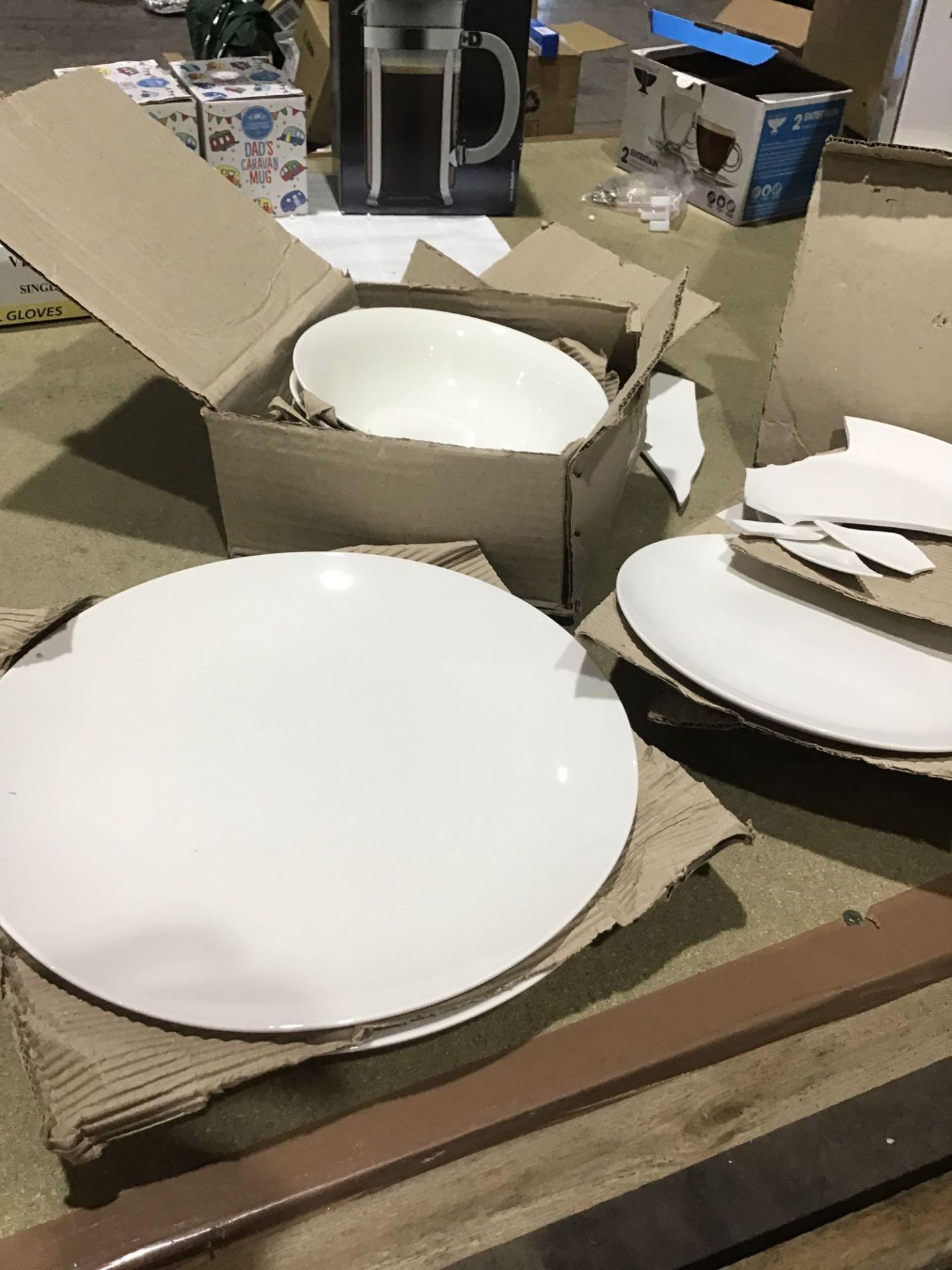 Maxwell and Williams White Basics Coupe 12 Piece Dinner Set - Image 2 of 4