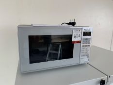 Panasonic NN-E281MM Microwave Oven, Lot Located In; MAIN BUILDING, 1st Floor, Rooms off Art Wing,