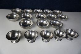 13no. Metallic Effect Plastic Bowls and 5no. Stainless Steel Pots