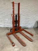 BT SH 8 E S / 3 Pallet Straddle Electric Stacker/Forklift, Lifting Capacity: 800kg