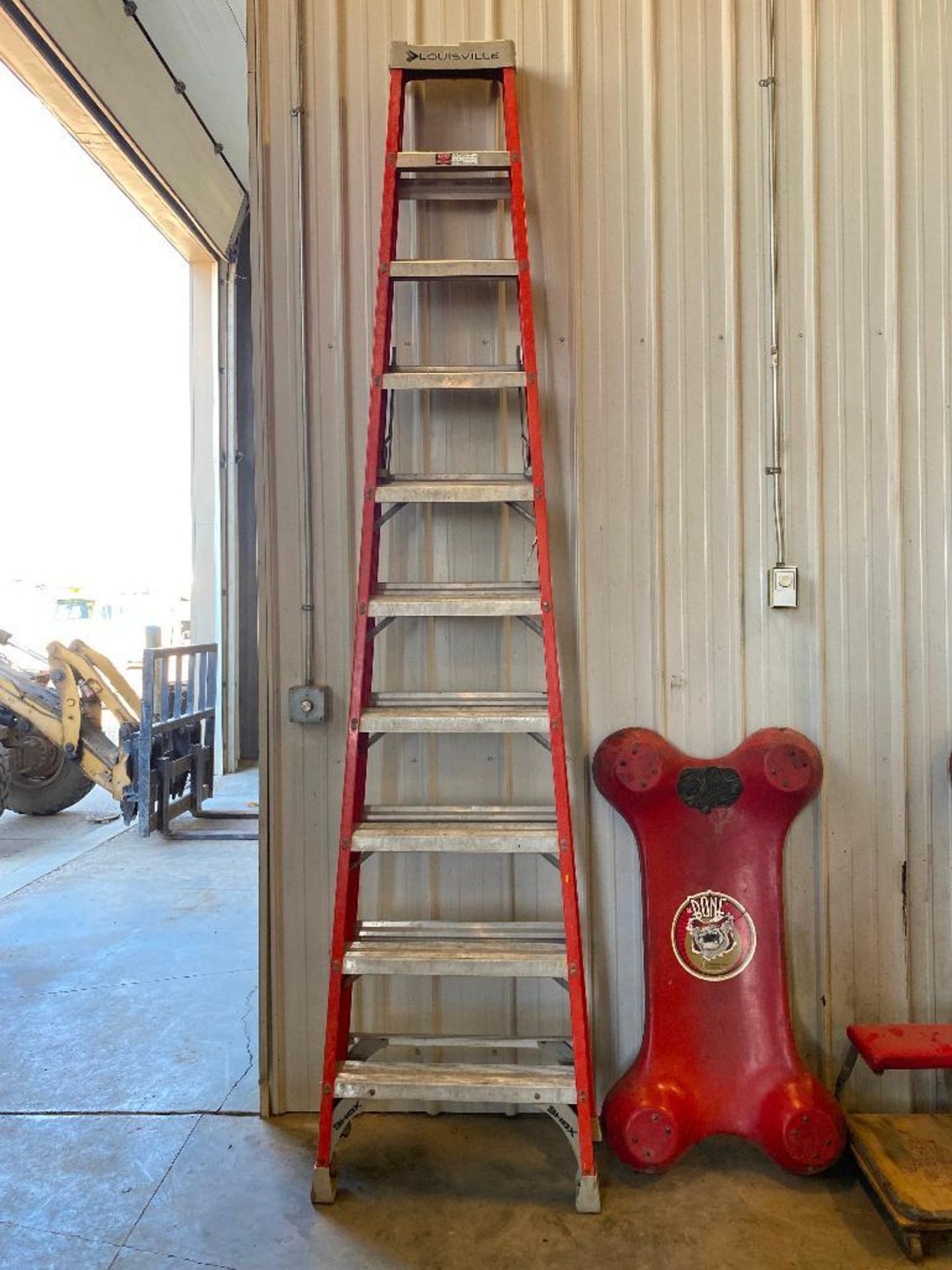 10' Fiberglass Ladder