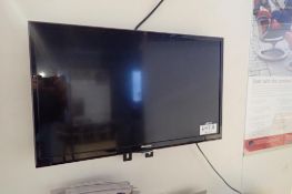 Hisense 34" Flatscreen Television w/ Remote- USED.