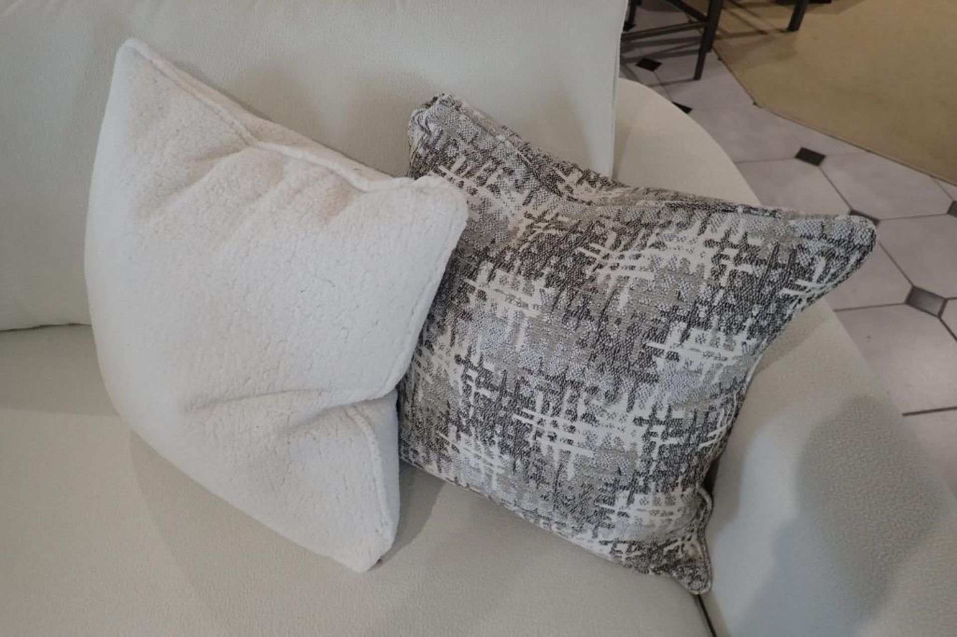 Lot of Decor-Rest 7 1/2' Sofa and (4) 20"Sq Throw Pillows. - Image 2 of 3