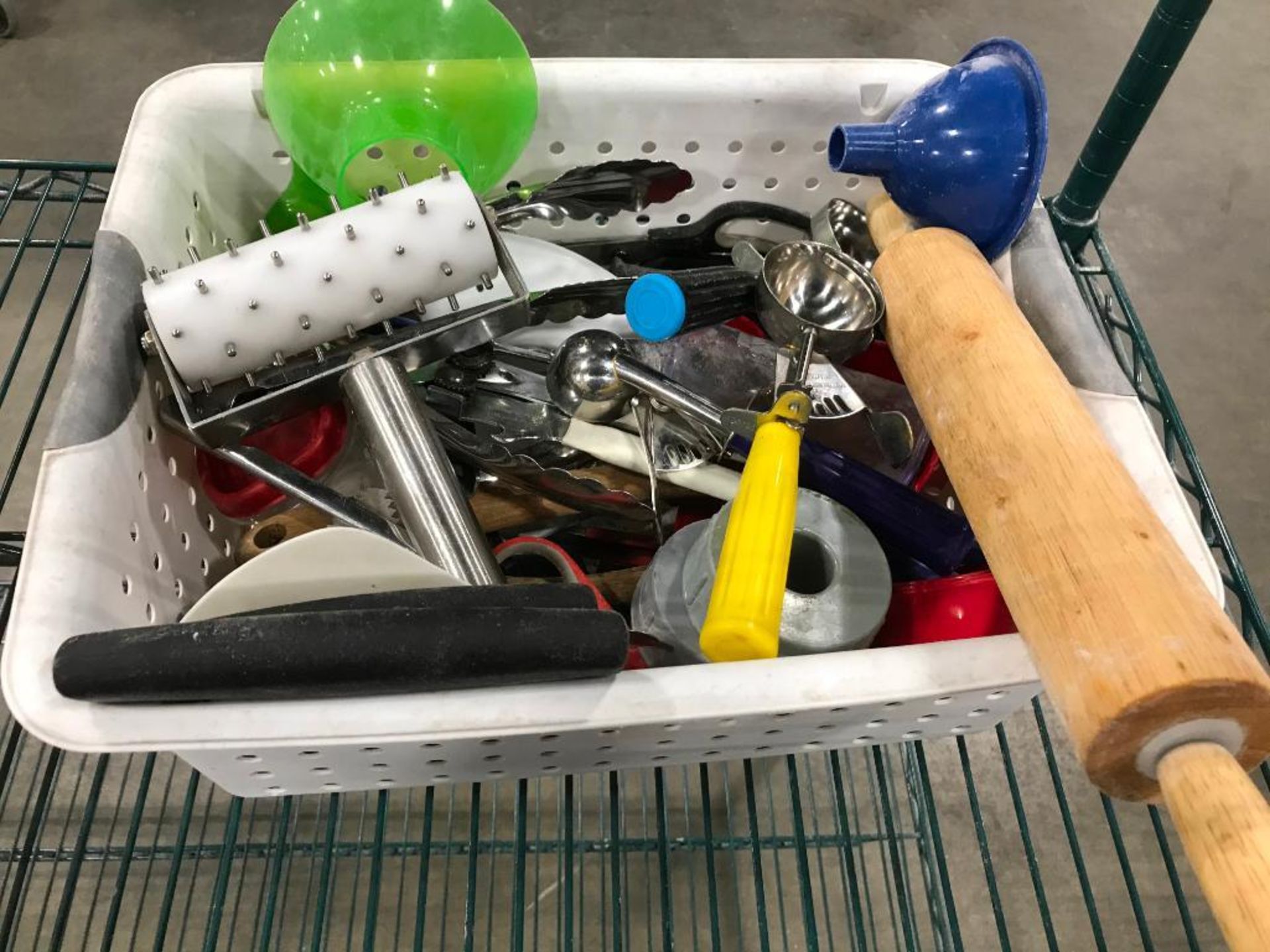 PLASTIC BASKET OF ASSORTED KITCHEN TOOLS - Image 2 of 2