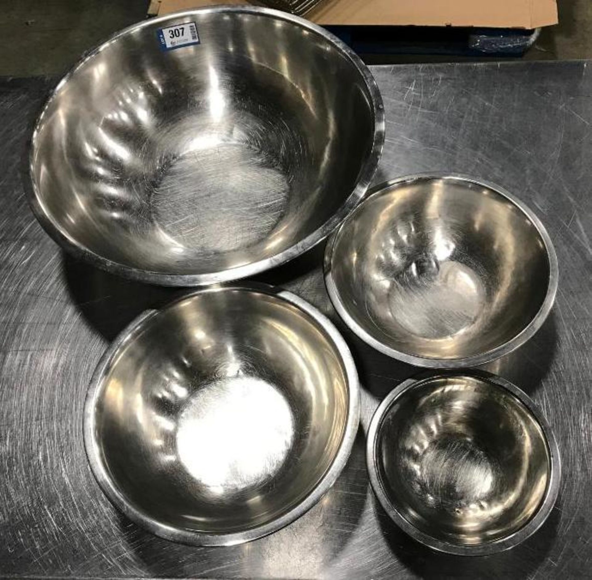 4 ASSORTED SIZE STAINLESS STEEL MIXING BOWLS - Image 2 of 2