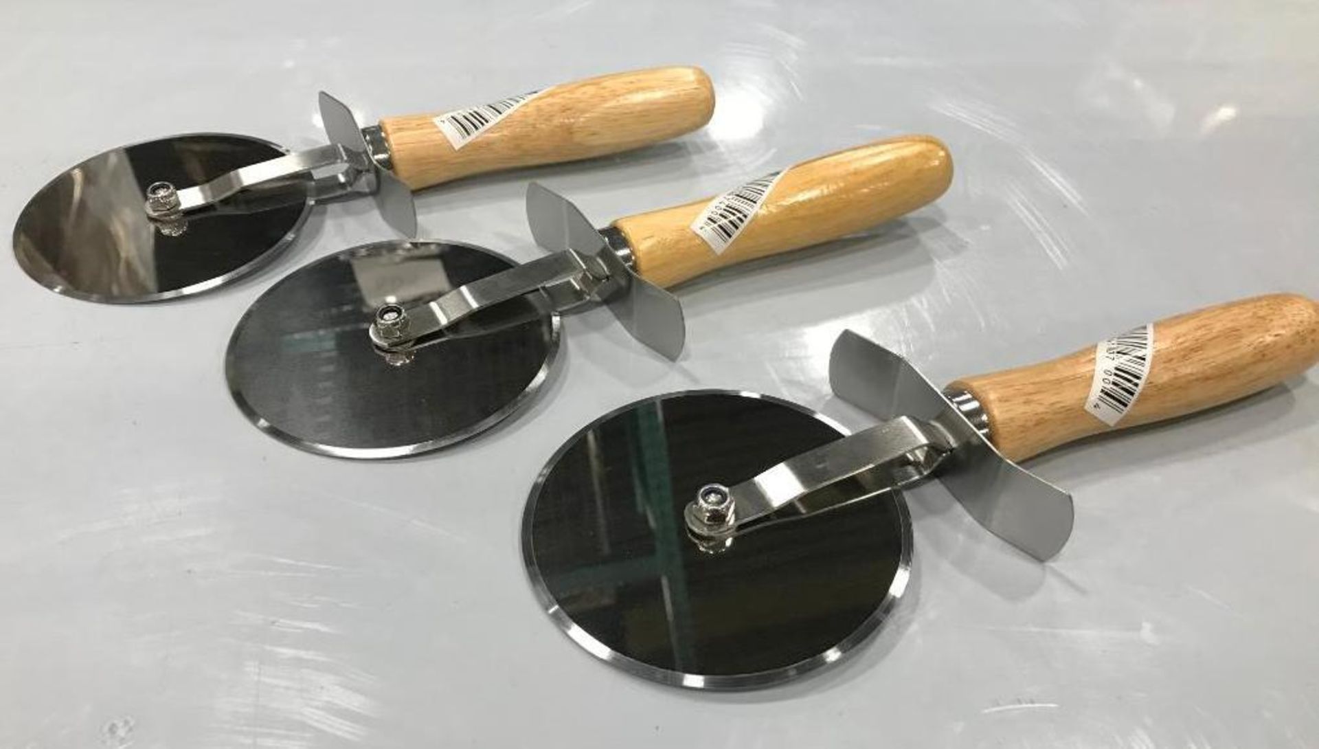 4" PIZZA CUTTER WITH WOODEN HANDLE, JOHNSON ROSE 7400, LOT OF 3 - NEW