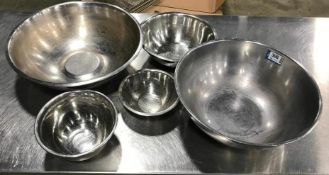 5 ASSORTED SIZE STAINLESS STEEL MIXING BOWLS