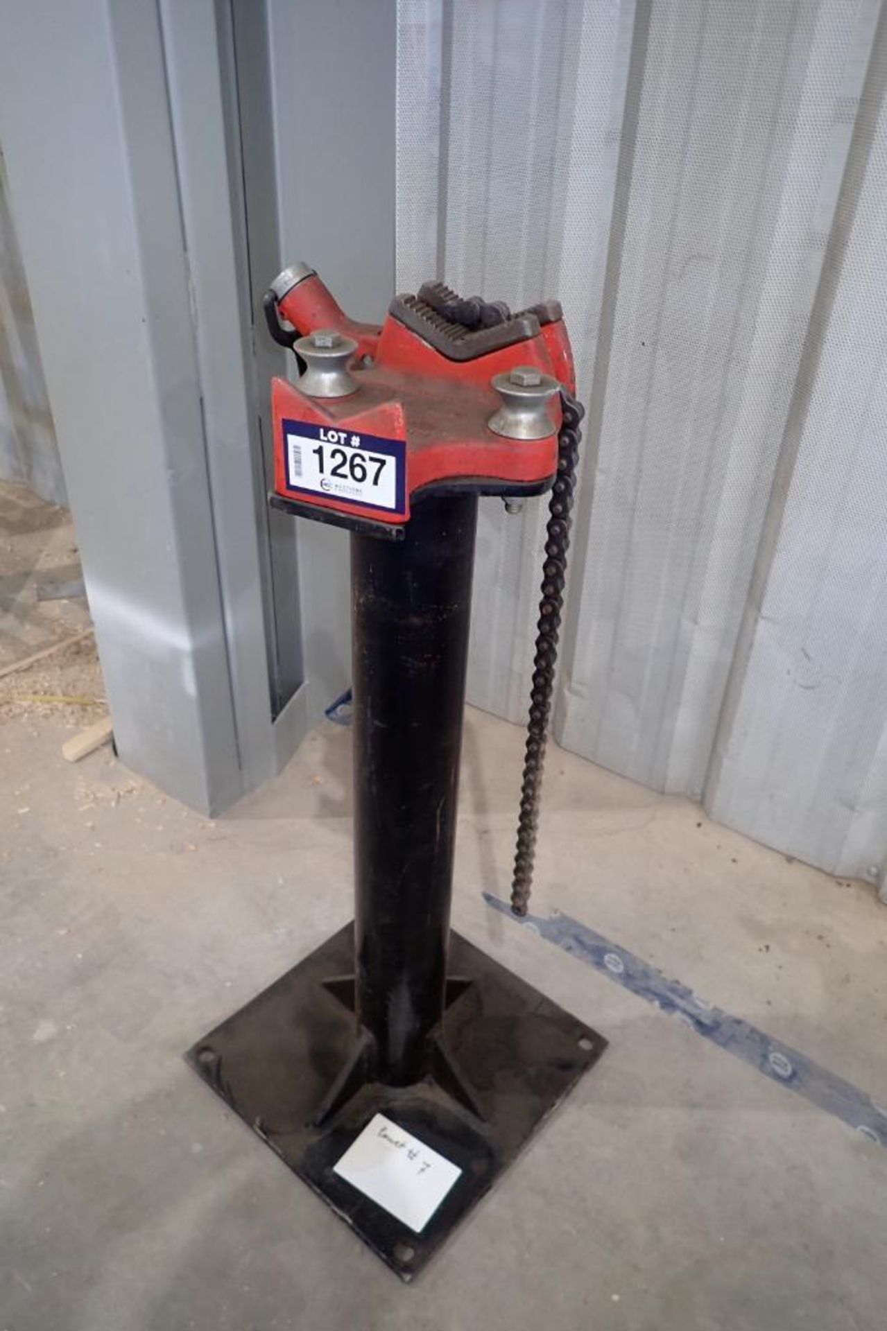 Ridgid BG810 Chain Vise and Stand.