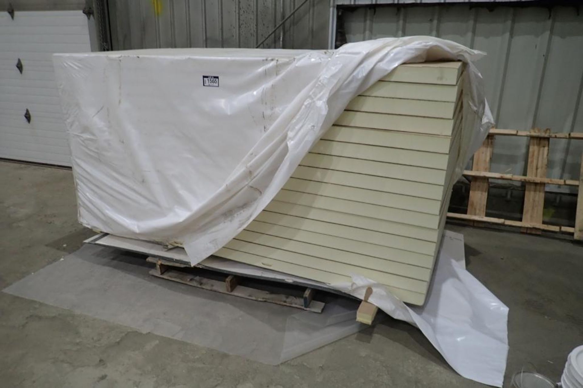 Lot of 16pcs 4'x8' Insulated Panels.