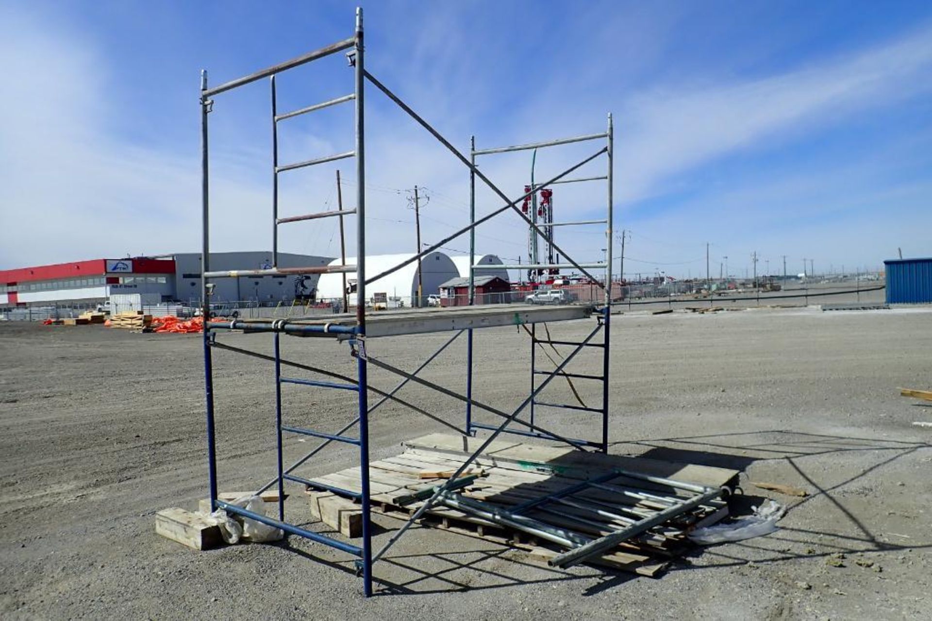 Lot of Scaffolding w/ 4 Ends and 4 Work Platforms.