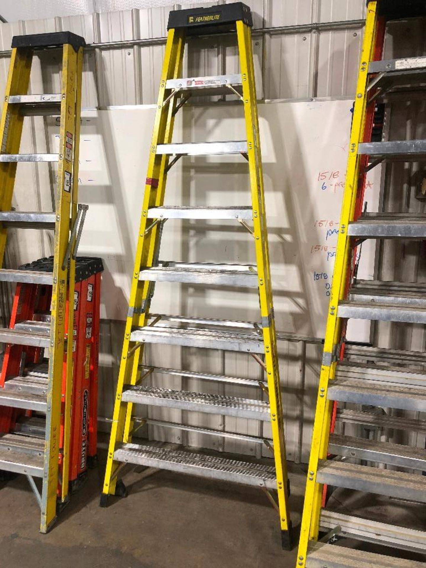 Featherlite 6408-XW 8' Fiberglass Step Ladder