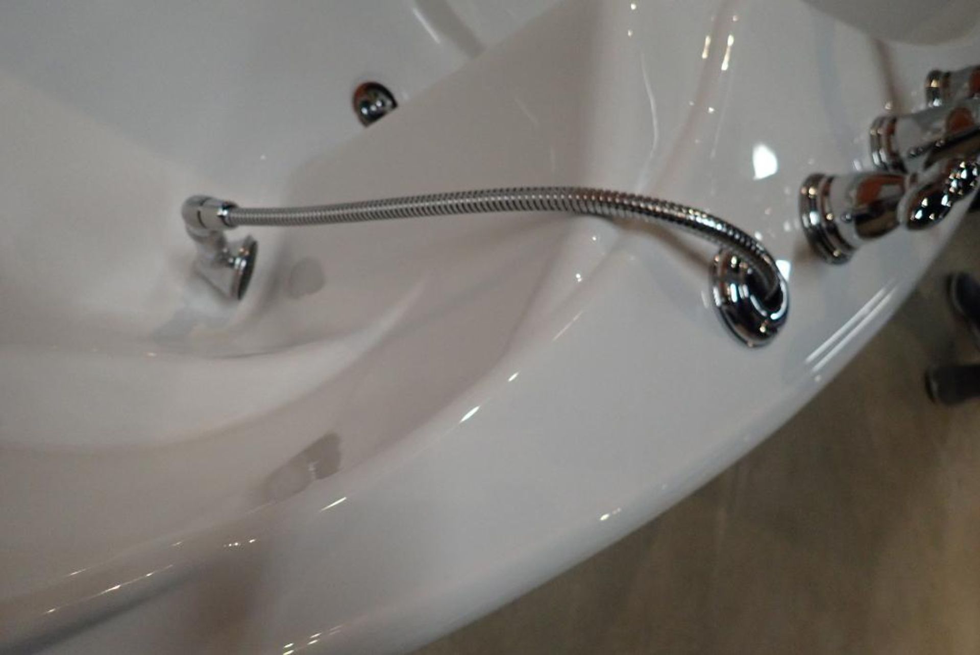 Maax Vichy 102935 Corner 60"x60" Soaker Tub w/ Delta Victorian T4755 Tub Filler Faucets. - Image 3 of 5