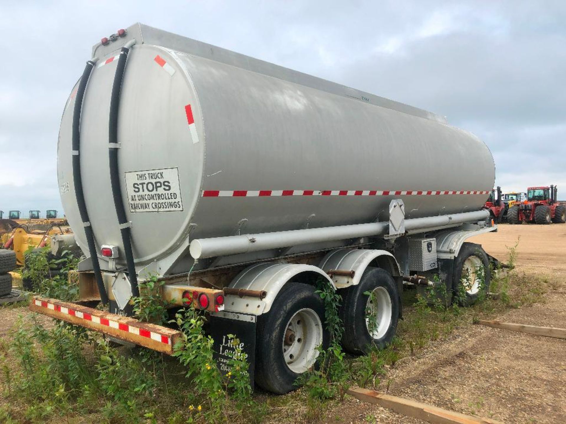 Advanced Aluminum Water Tank Trailer VIN: OBL - Image 4 of 10