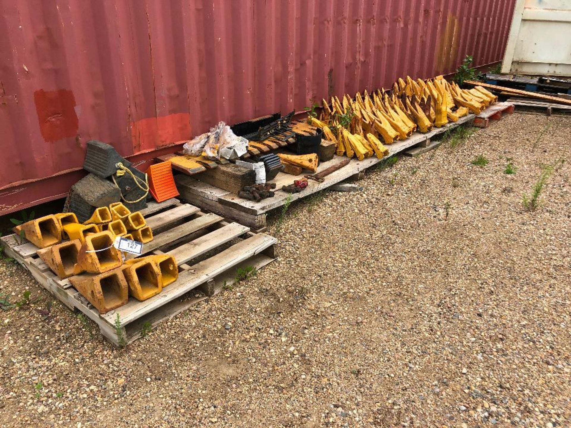 Lot of Asst.Bucket Teeth, Wear Bars etc.