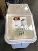 CAMBRO IBS27148 27 GALLON MOBILE INGREDIENT STORAGE BIN - NEW