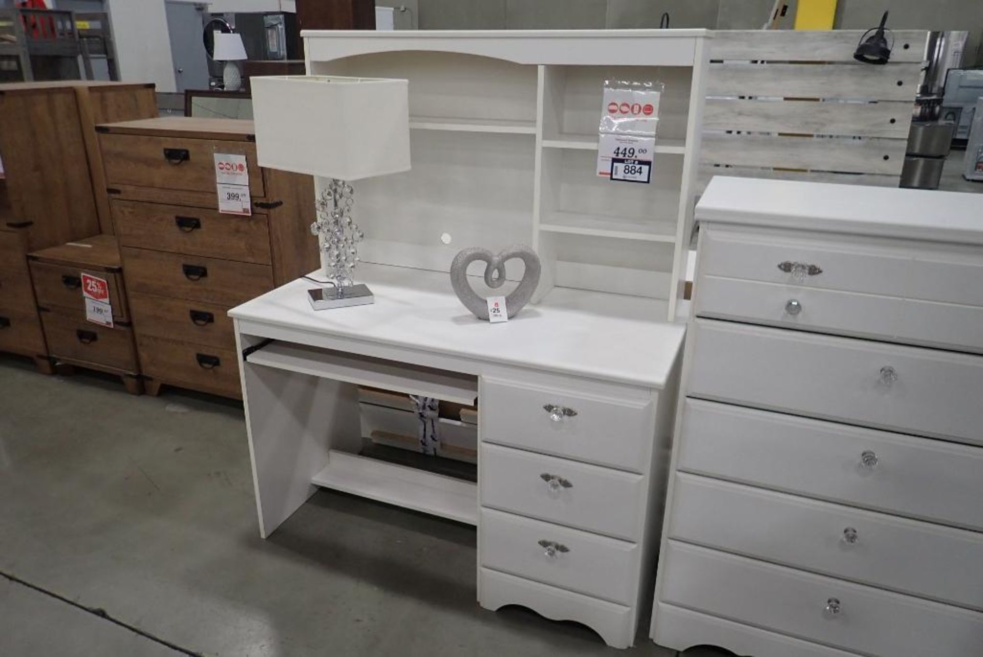 Lot of 47" Single Pedestal Desk w/ Hutch, 5-Drawer 32" Chest, 50" Dresser, Table Lamp, Accessory, et - Image 6 of 6