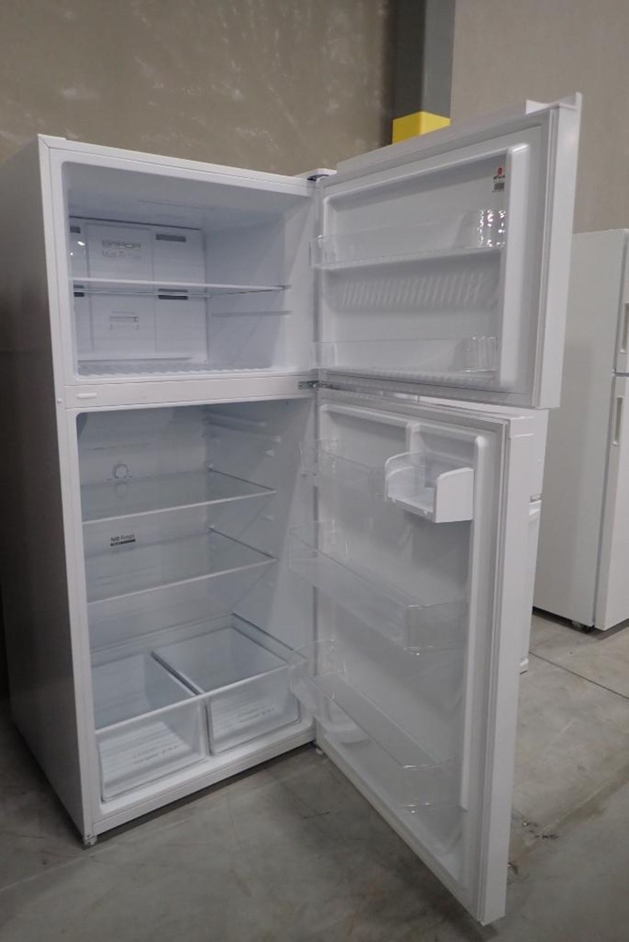 Brada 18CF 29 1/2"Wx67"Lx30"D White Top Mount Freezer Refrigerator- Minor Dents and Scratches. - Image 2 of 3