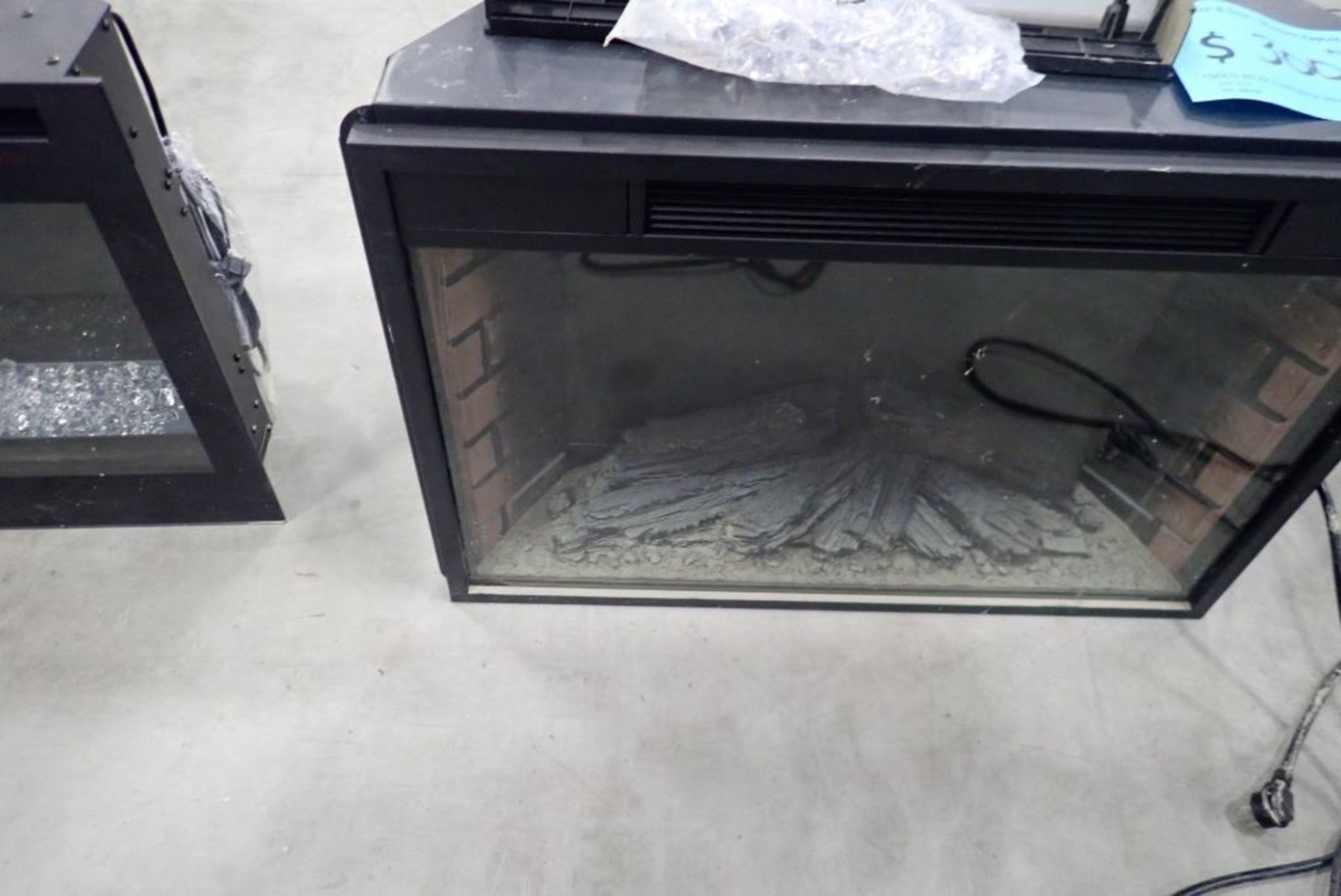 Muskoka MFB28WS Electric Fireplace Insert- Minor Damage.