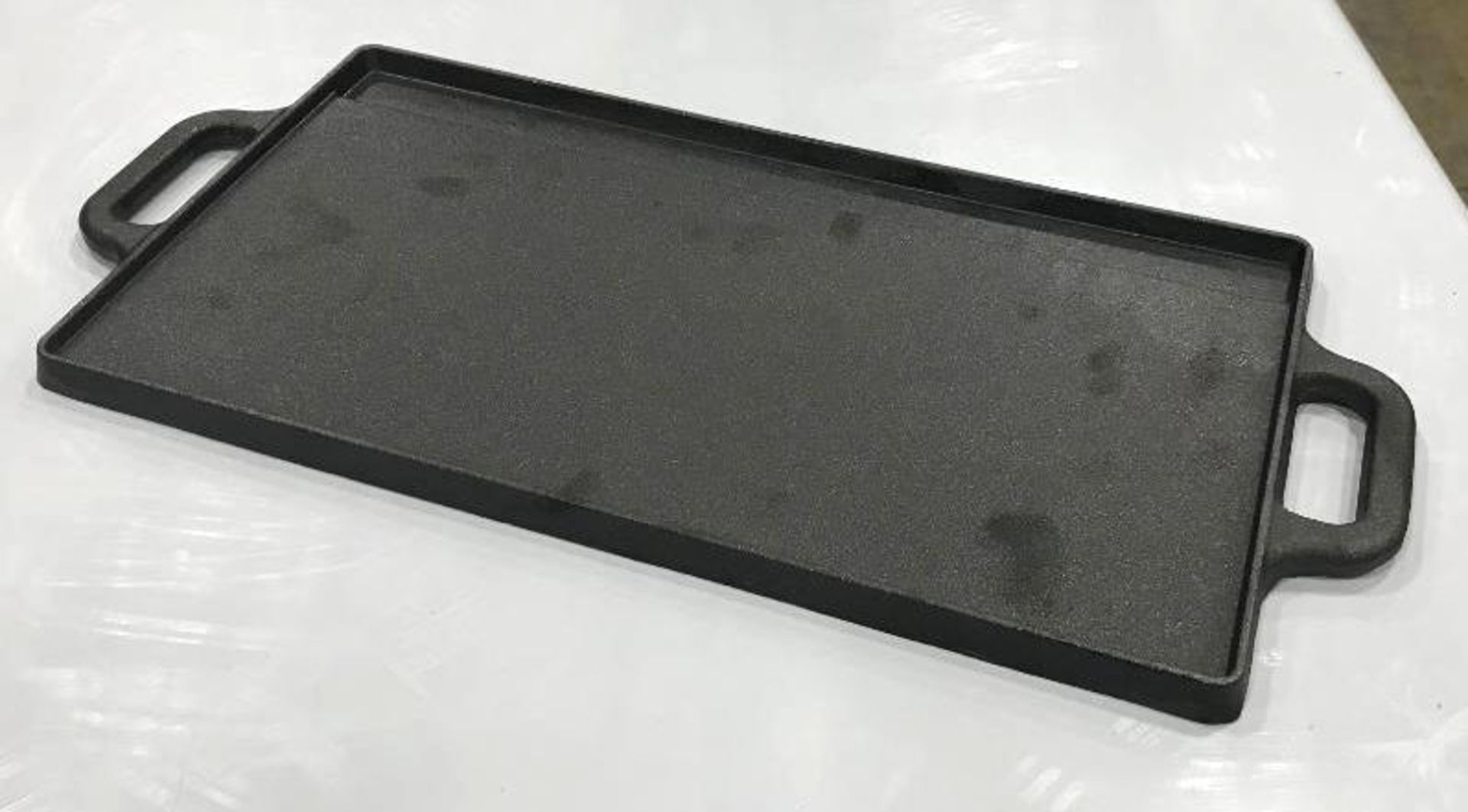 REVERSIBLE CAST IRON GRIDDLE W/ HANDLES, RIBBED/FLAT, TOMLINSON 1024973 - NEW - Image 3 of 3