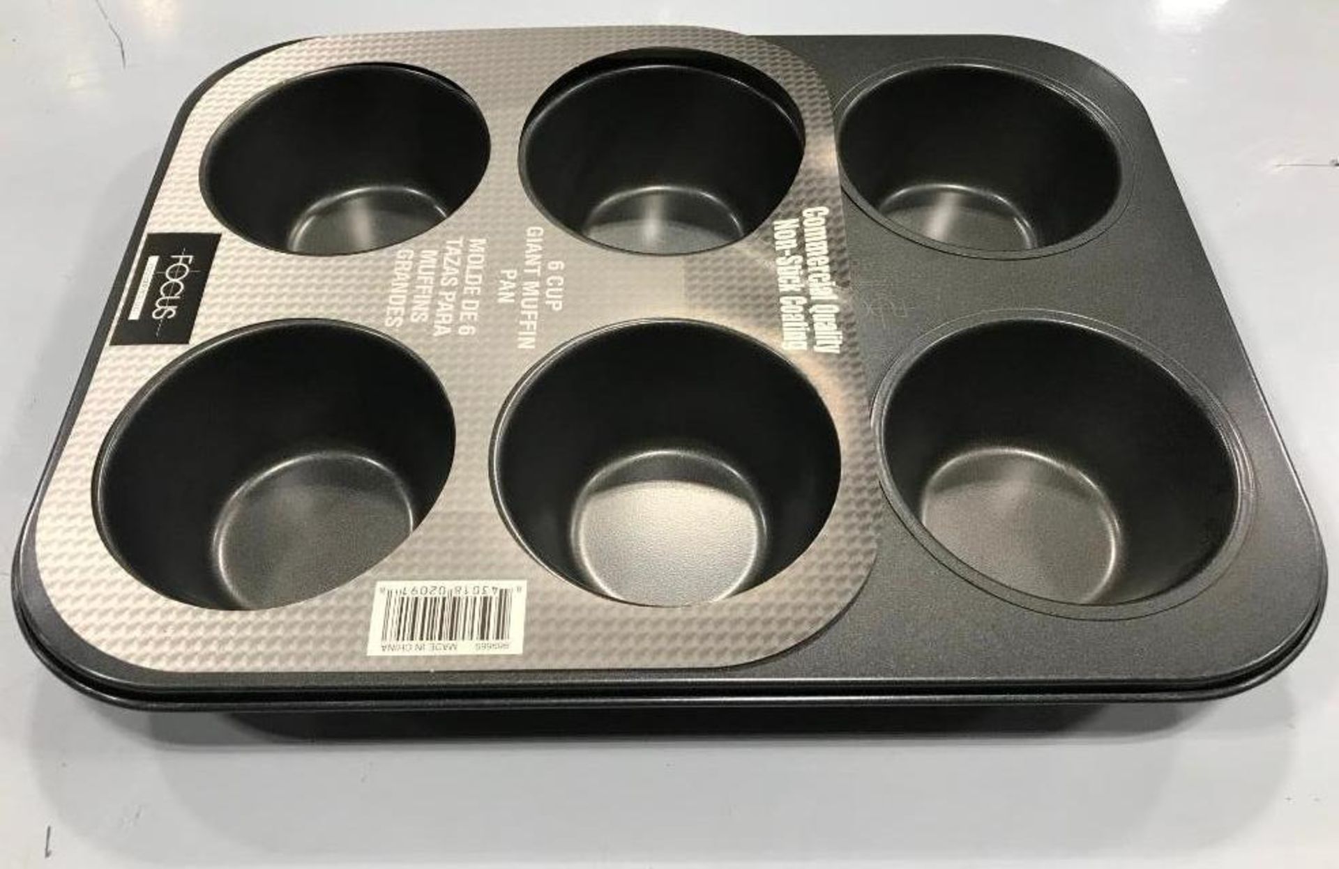 FOCUS NON-STICK GIANT MUFFIN PAN - NEW - Image 4 of 4