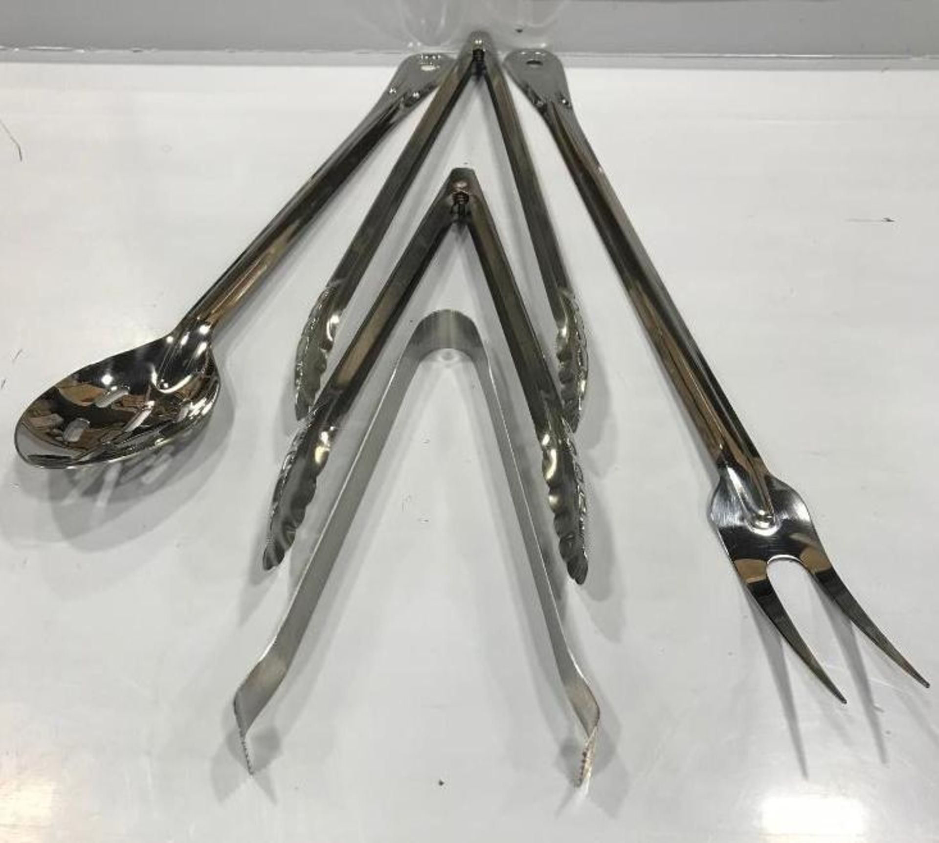 NEW BBQ UTENSILS SET INCLUDING: 16" & 11" STAINLESS STEEL TONGS, 21" COOK'S FORK & 18" SLOTTED - Image 3 of 3