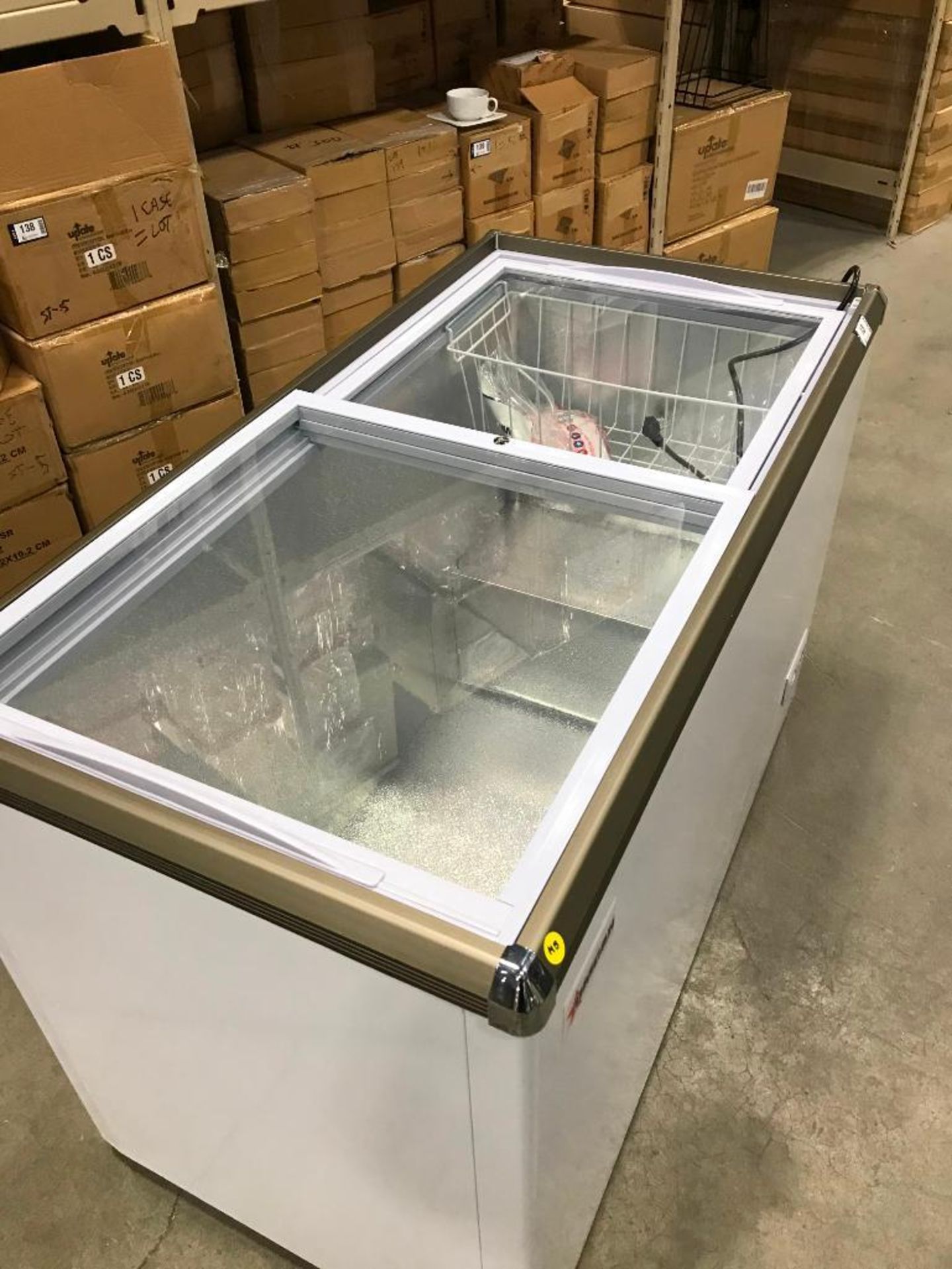 45.7" ICE CREAM DISPLAY CHEST FREEZER WITH FLAT GLASS TOP - OMCAN 45293 - Image 3 of 9