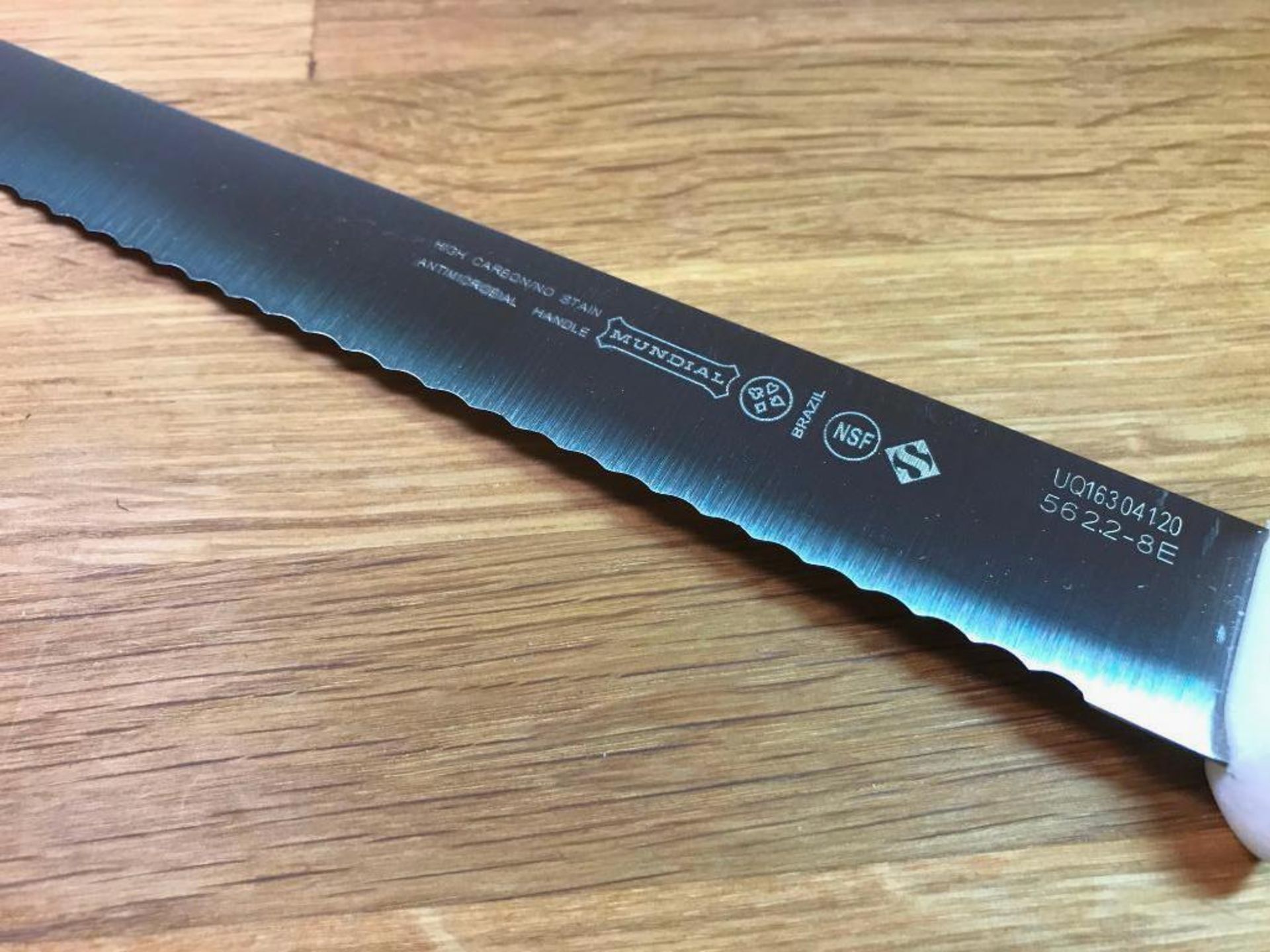 MUNDIAL 8" SERRATED UTILITY SLICING KNIFE, W5622-8E - NEW - Image 2 of 3