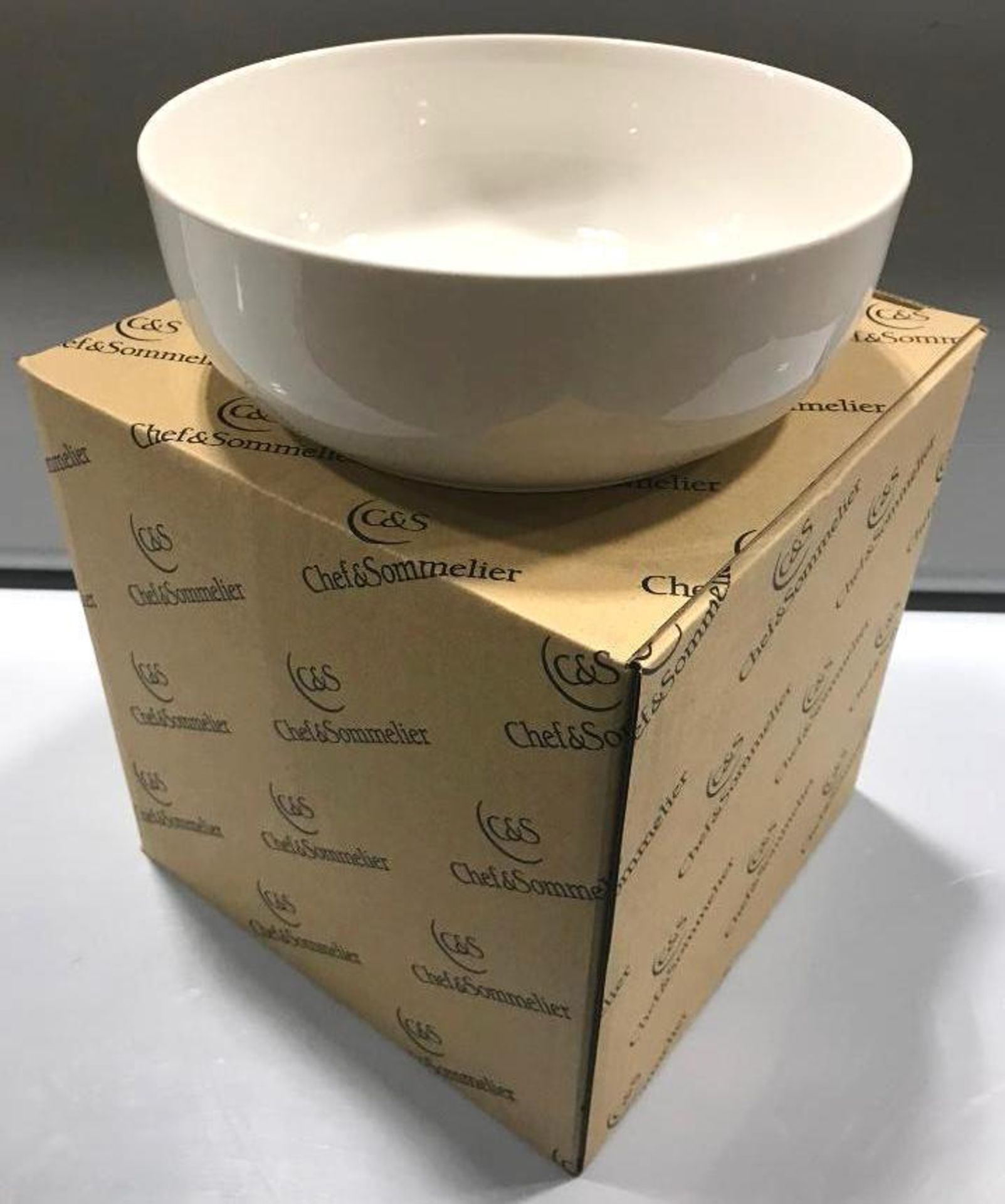 60OZ/1800ML WHITE PORCELAIN BOWLS, ARCOROC "EMBASSY" S0147 - BOX OF 4 - NEW