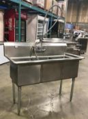 3 WELL STAINLESS STEEL SINK WITH PRE-RINSE